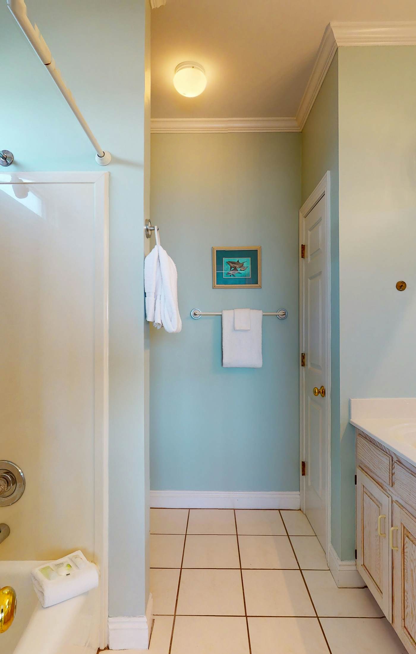 Fantastic beachfront home with full kitchen, central AC, & washer,dryer