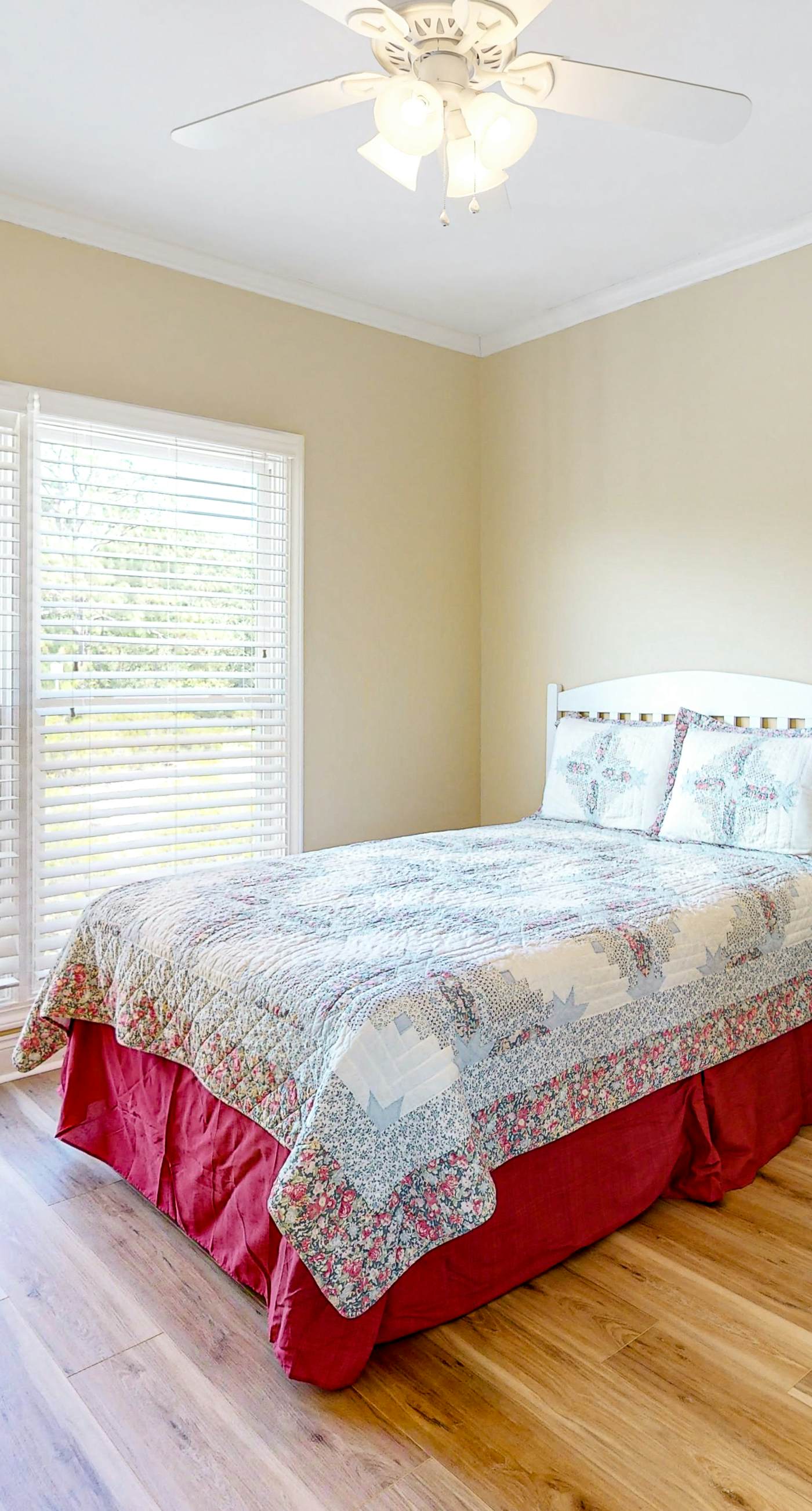 Fantastic beachfront home with full kitchen, central AC, & washer,dryer