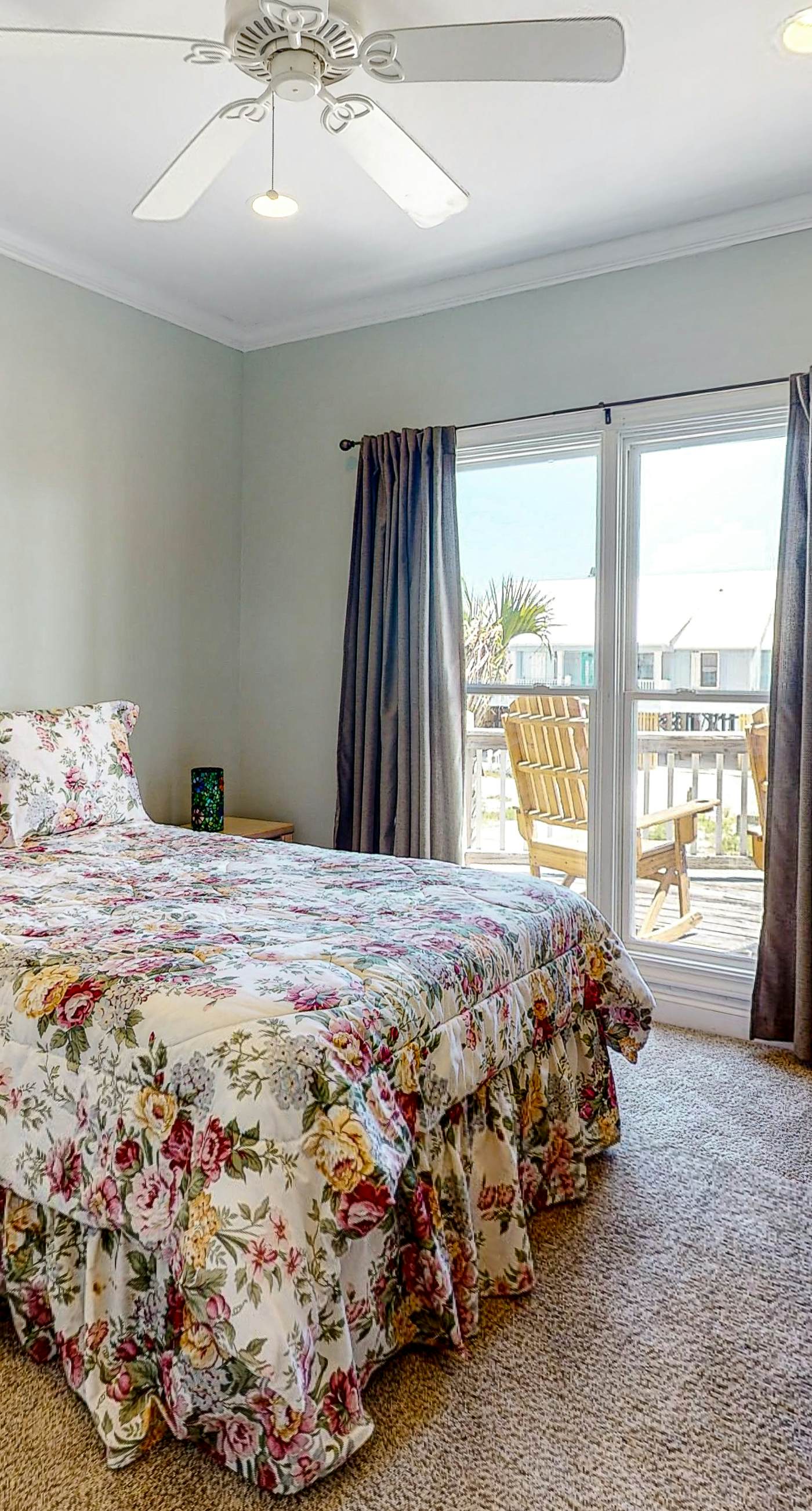 Fantastic beachfront home with full kitchen, central AC, & washer,dryer