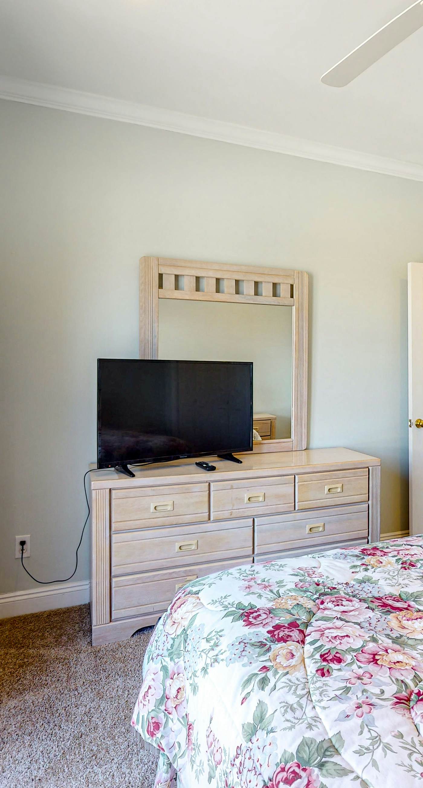 Fantastic beachfront home with full kitchen, central AC, & washer,dryer