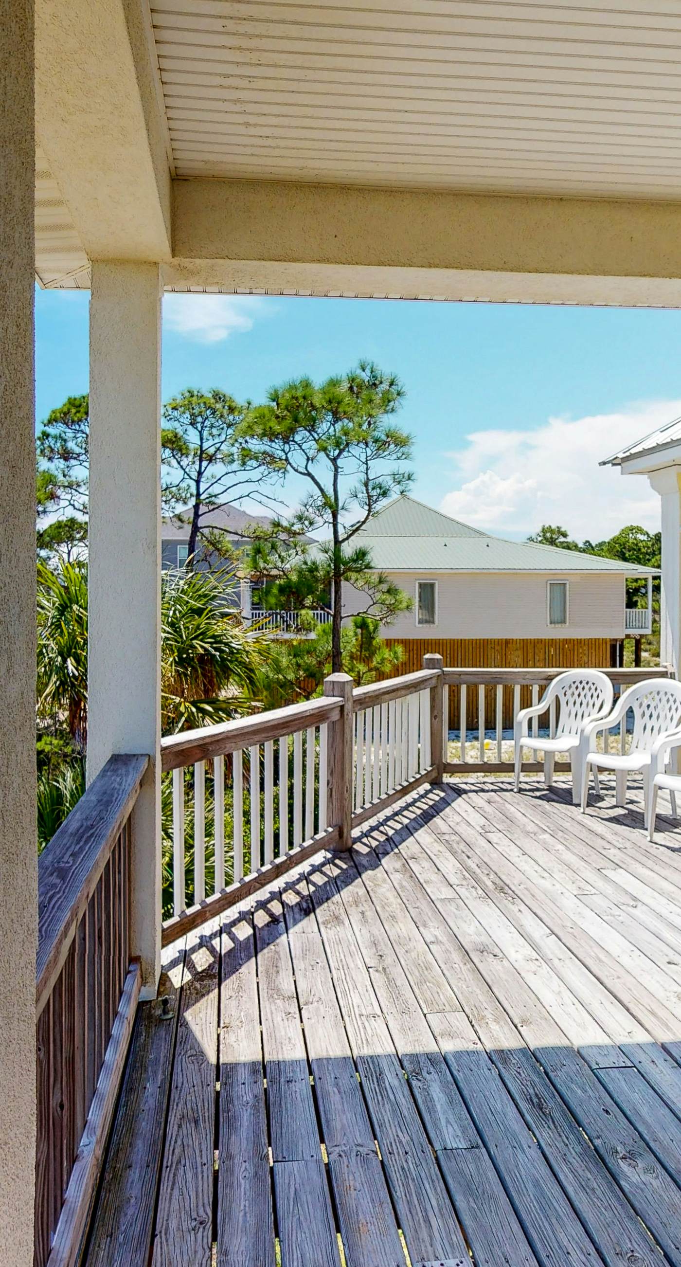 Fantastic beachfront home with full kitchen, central AC, & washer,dryer