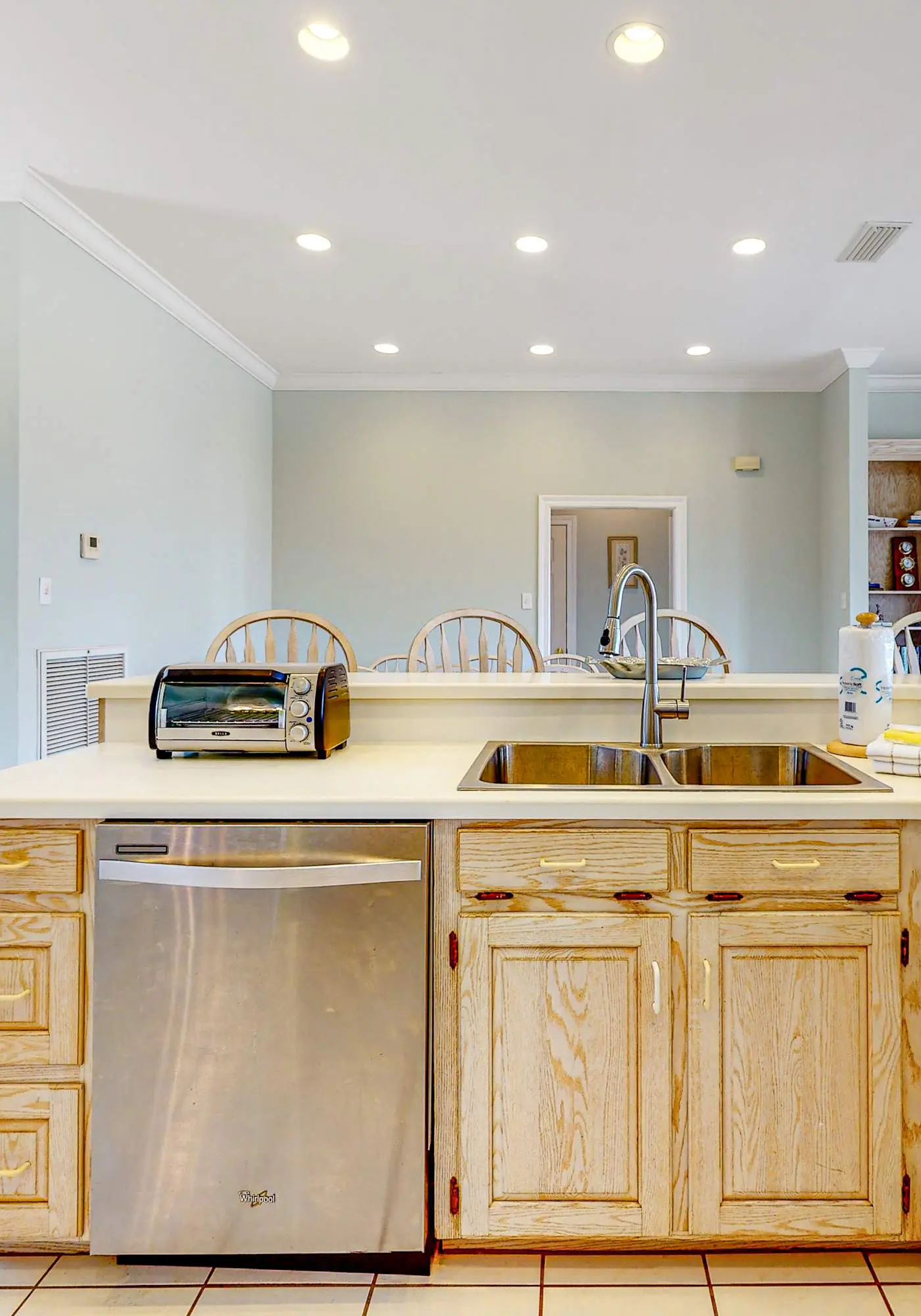 Fantastic beachfront home with full kitchen, central AC, & washer,dryer