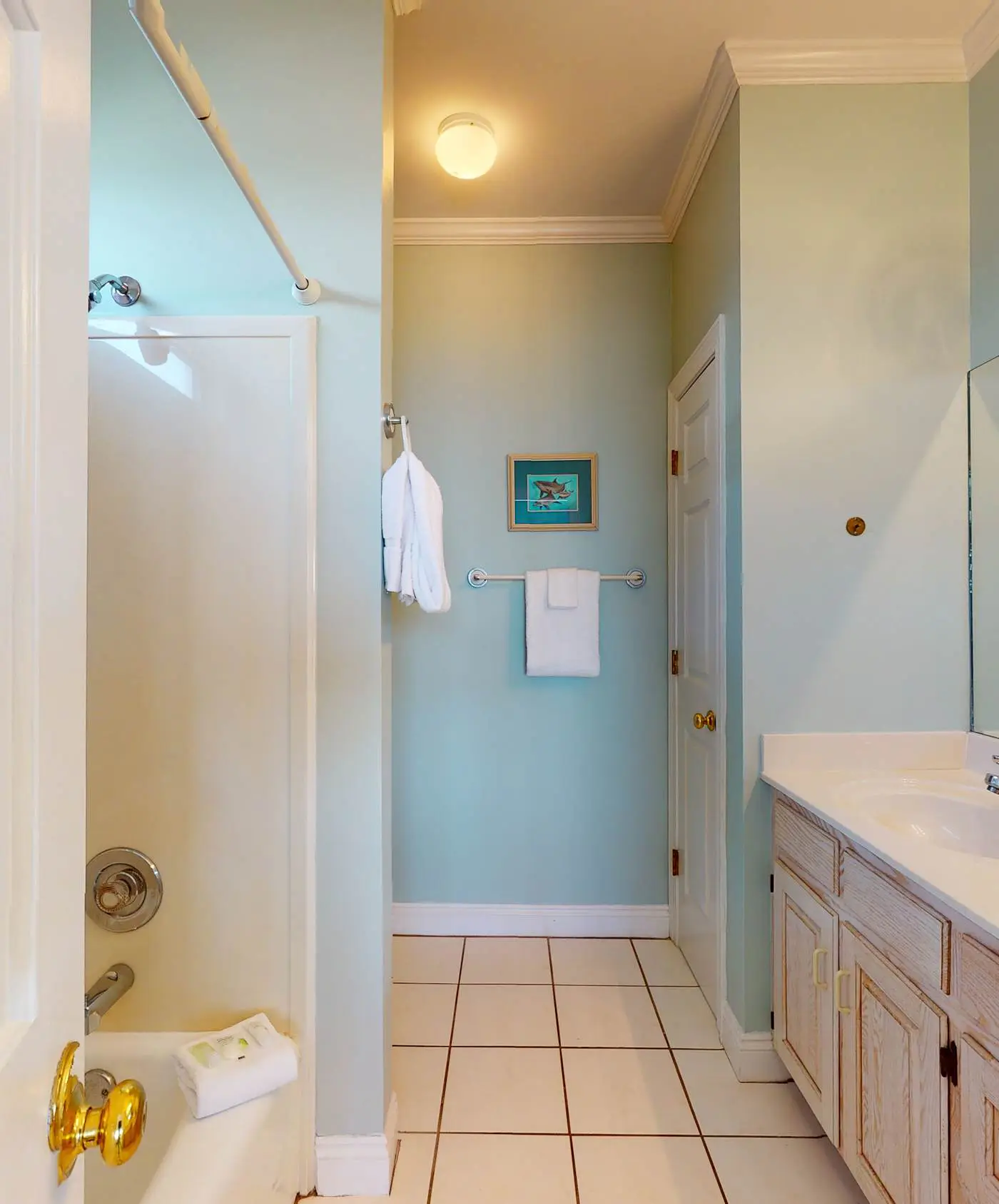 Fantastic beachfront home with full kitchen, central AC, & washer,dryer