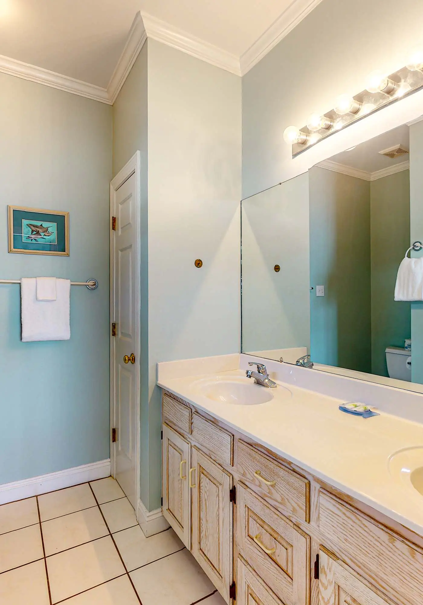 Fantastic beachfront home with full kitchen, central AC, & washer,dryer