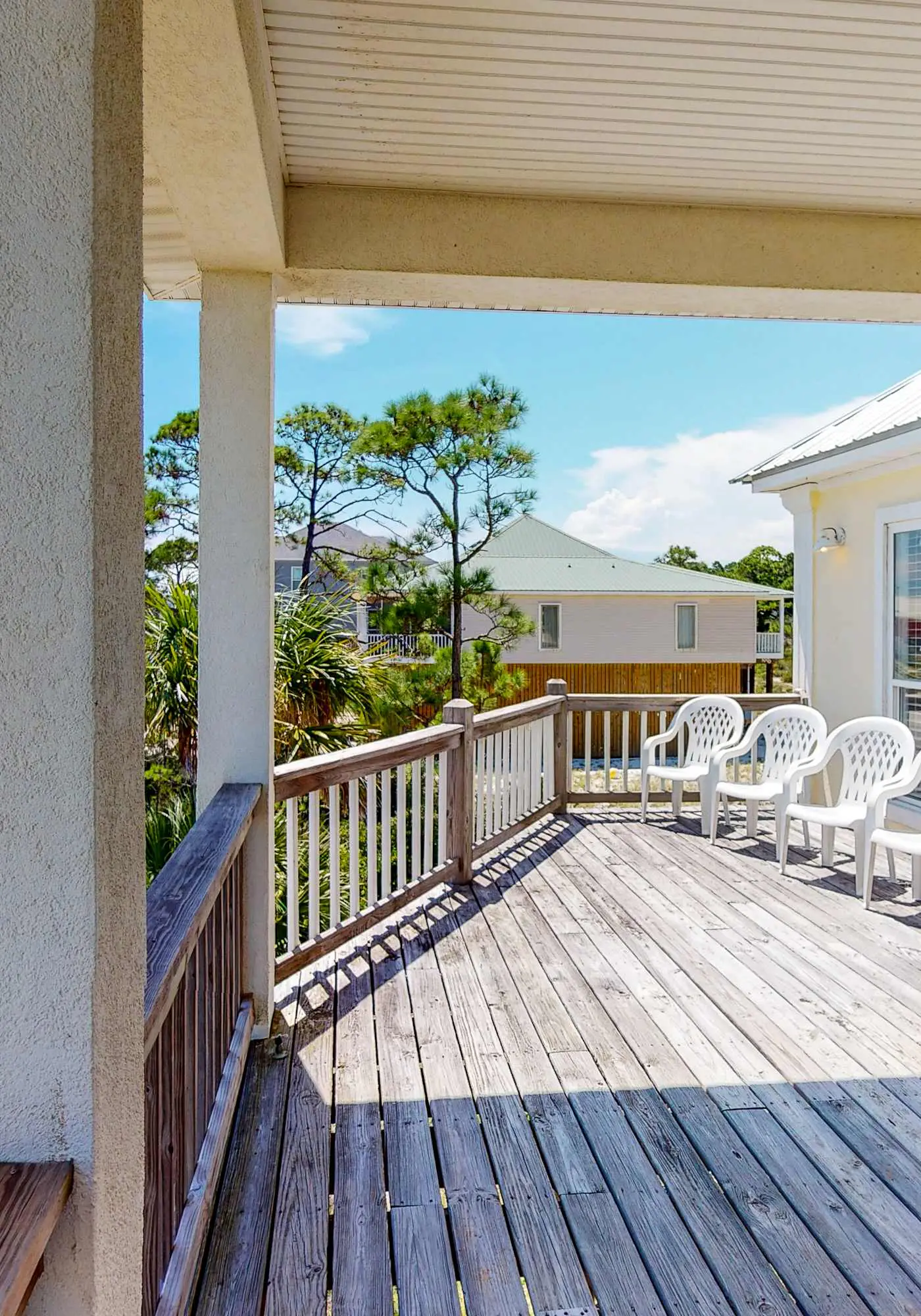 Fantastic beachfront home with full kitchen, central AC, & washer,dryer