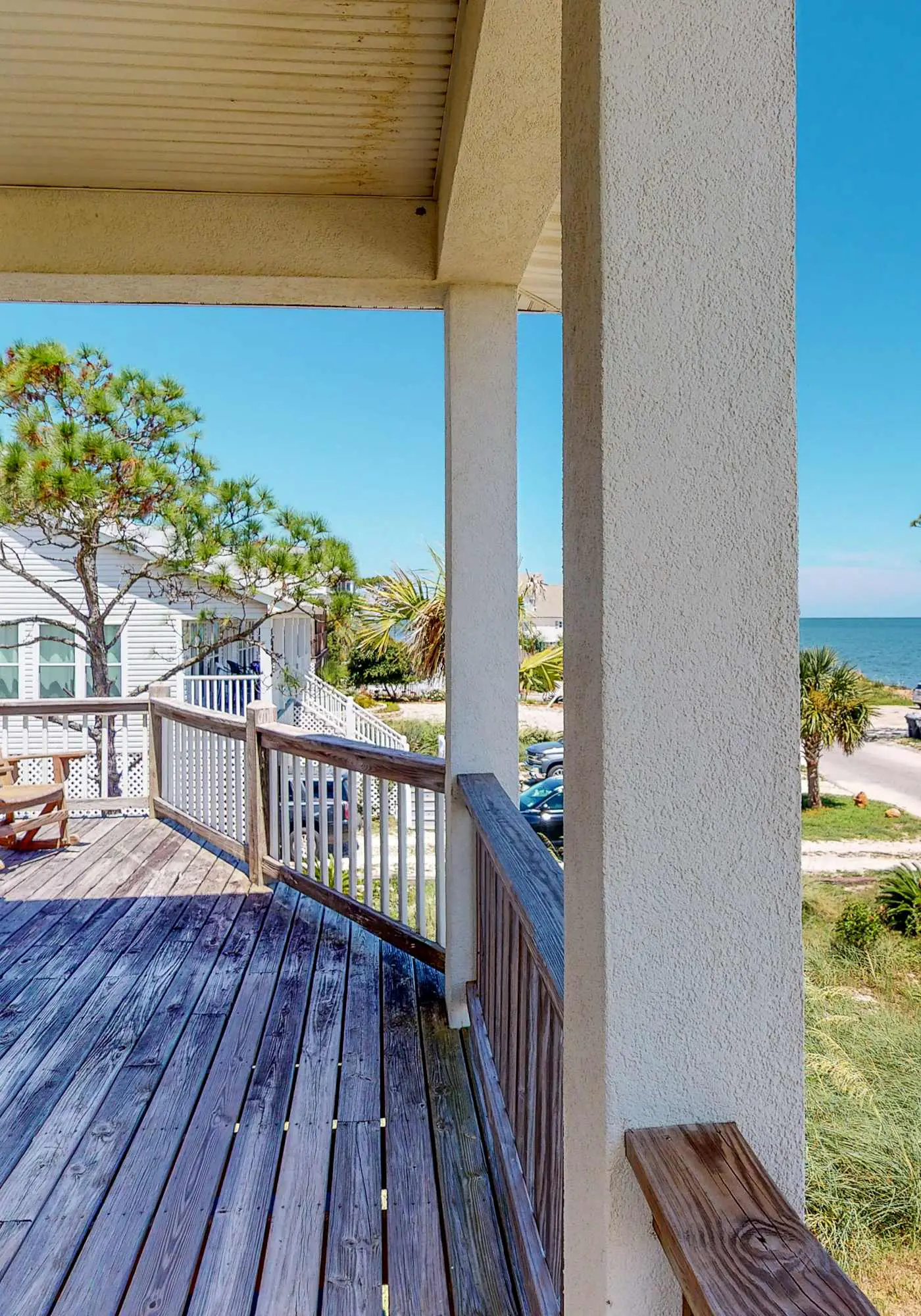 Fantastic beachfront home with full kitchen, central AC, & washer,dryer