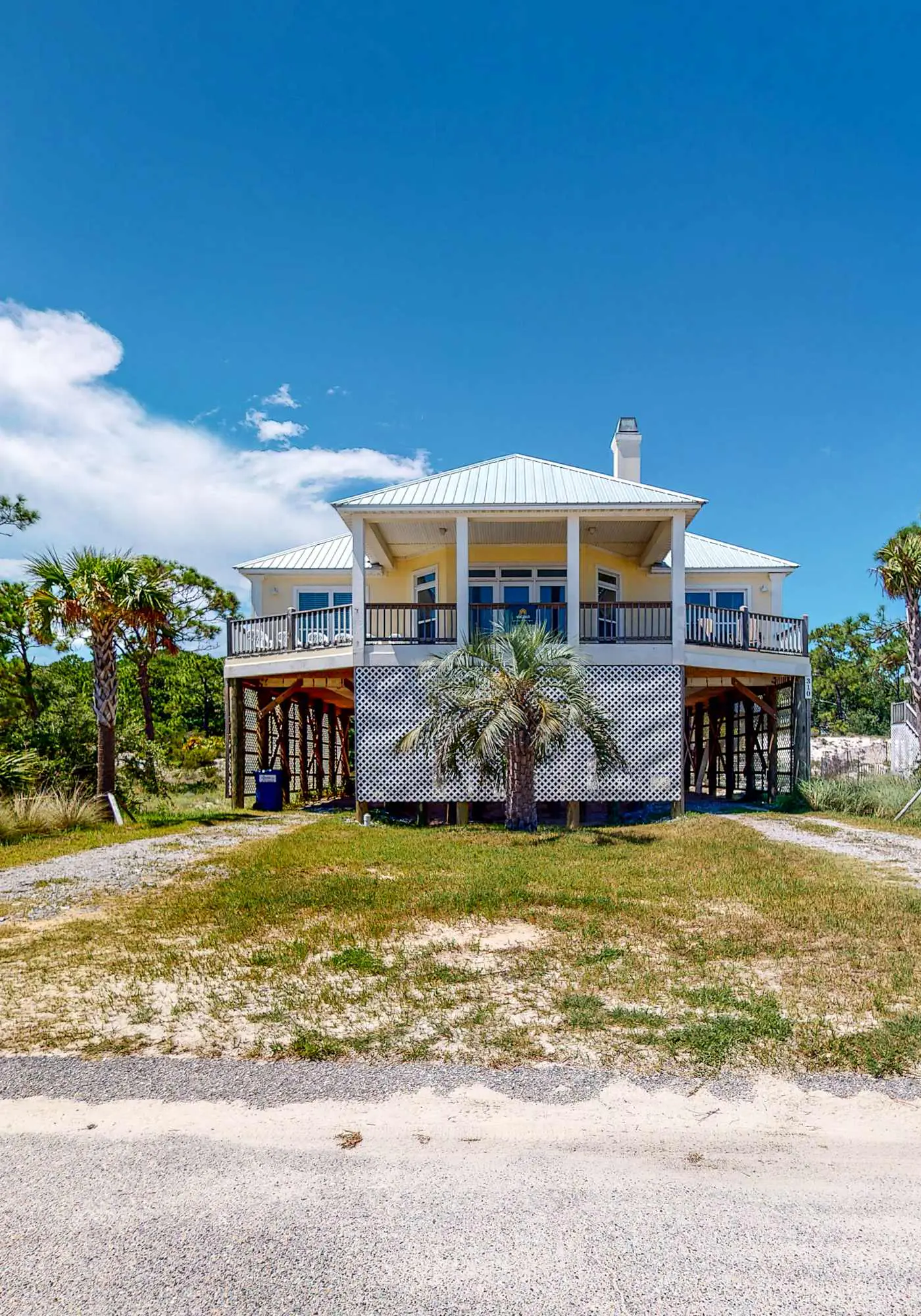 Fantastic beachfront home with full kitchen, central AC, & washer,dryer