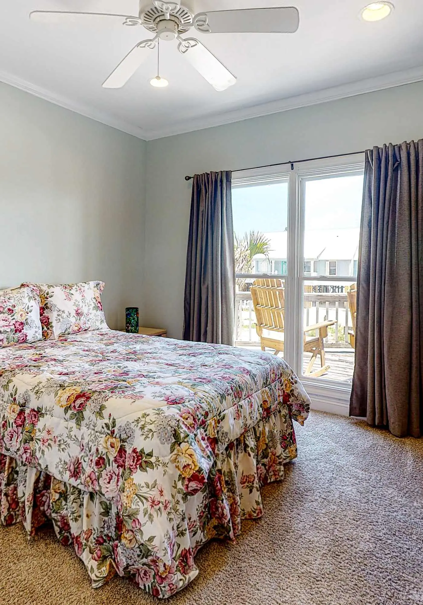 Fantastic beachfront home with full kitchen, central AC, & washer,dryer