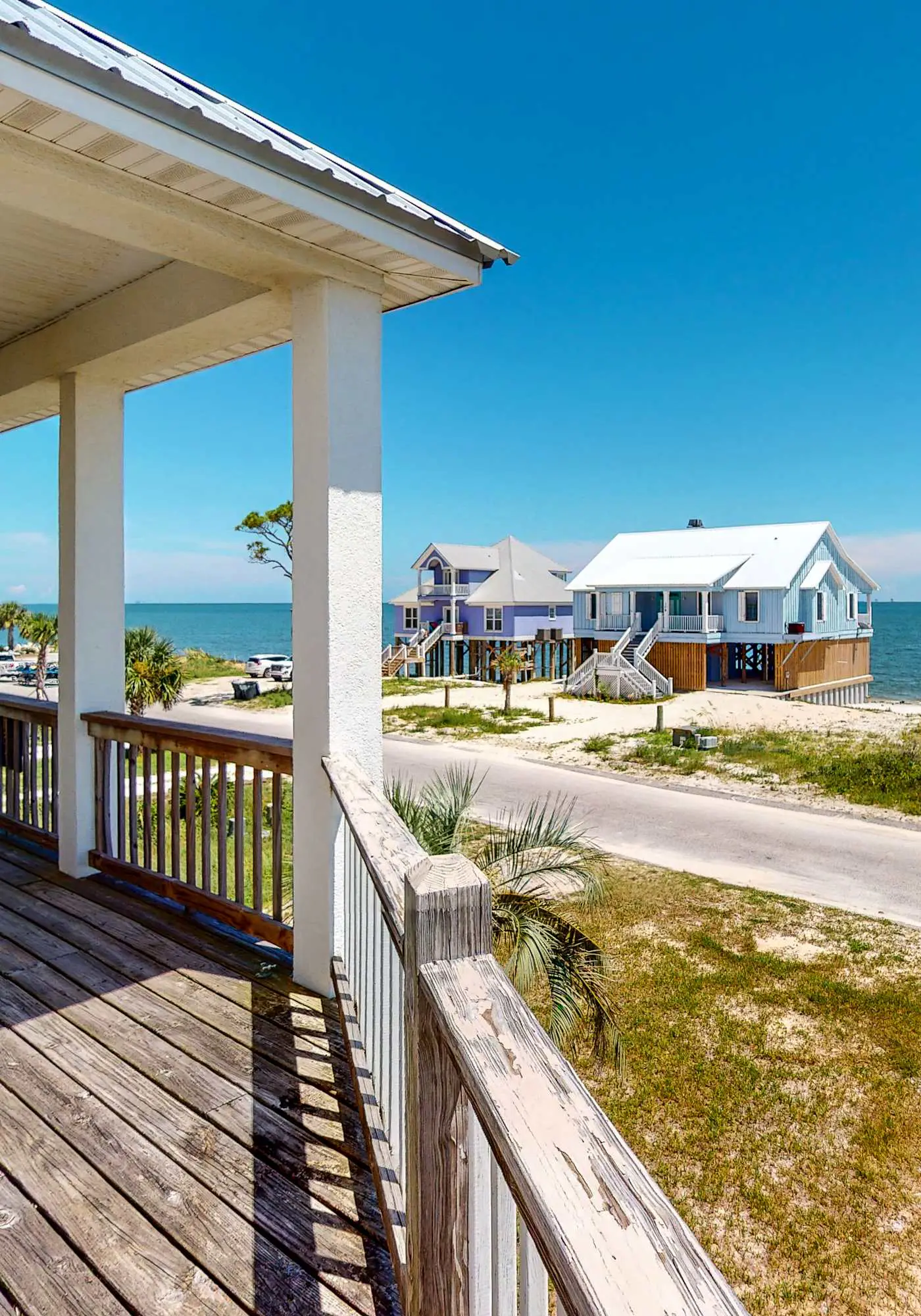 Fantastic beachfront home with full kitchen, central AC, & washer,dryer