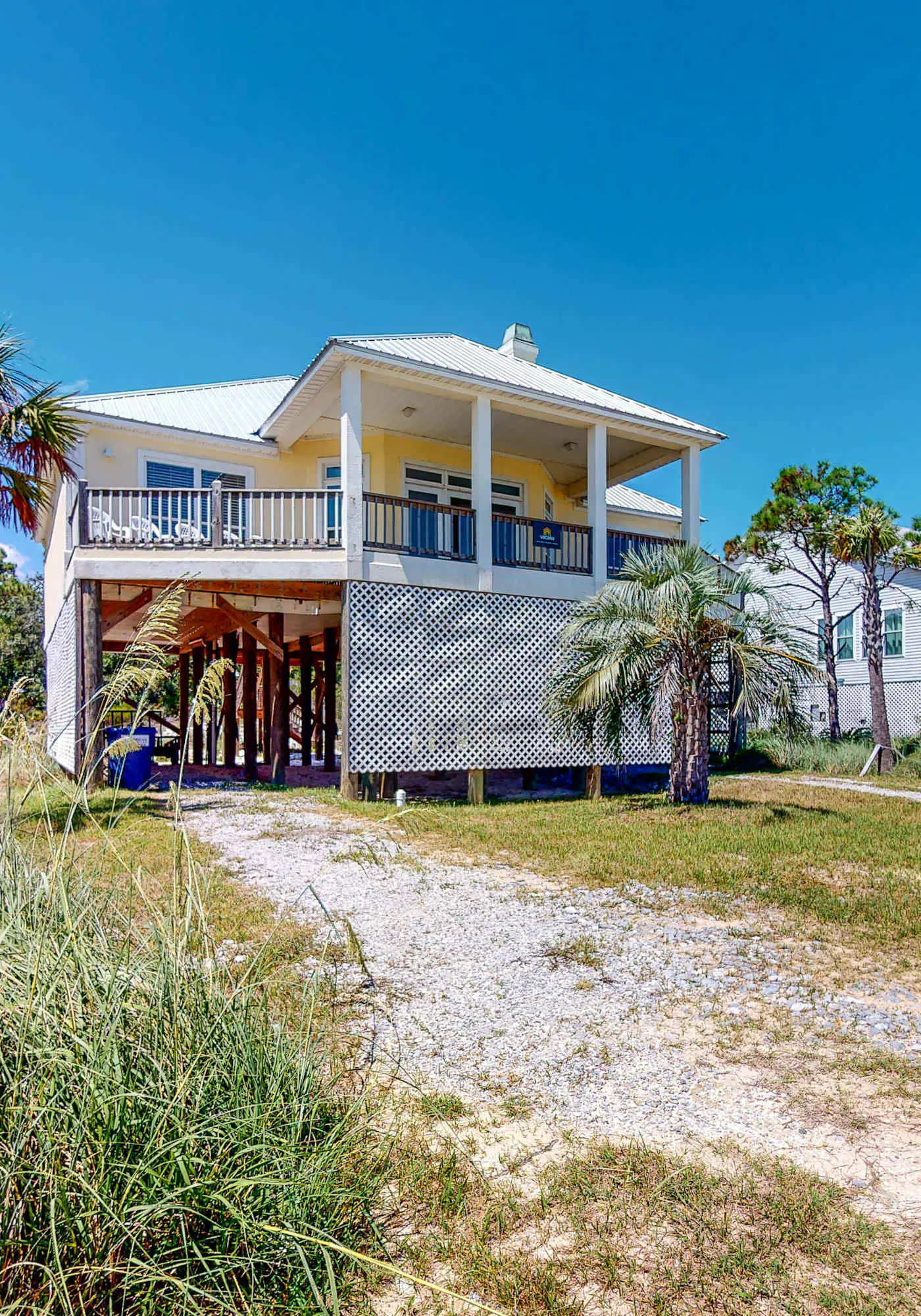 Fantastic beachfront home with full kitchen, central AC, & washer,dryer