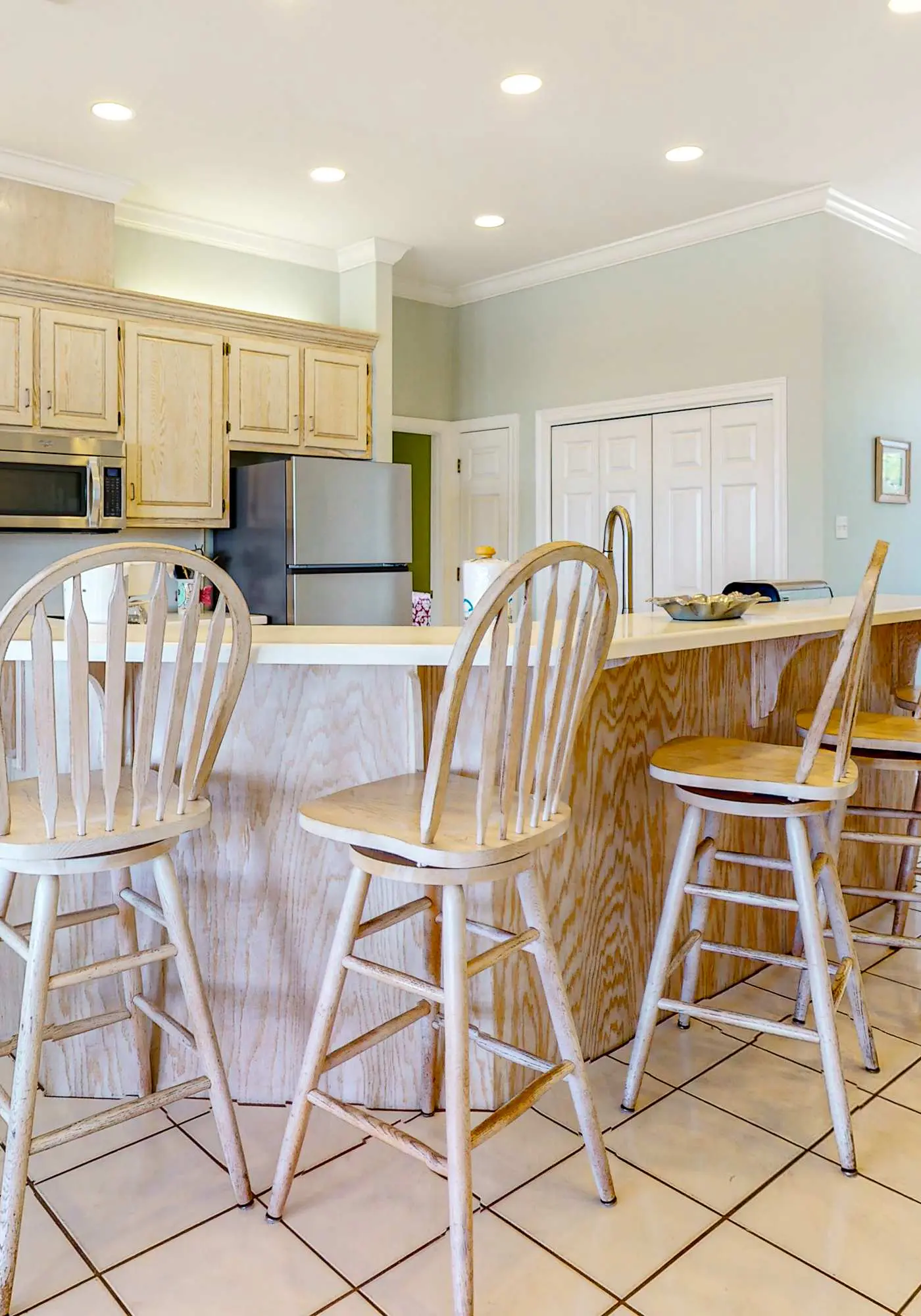 Fantastic beachfront home with full kitchen, central AC, & washer,dryer
