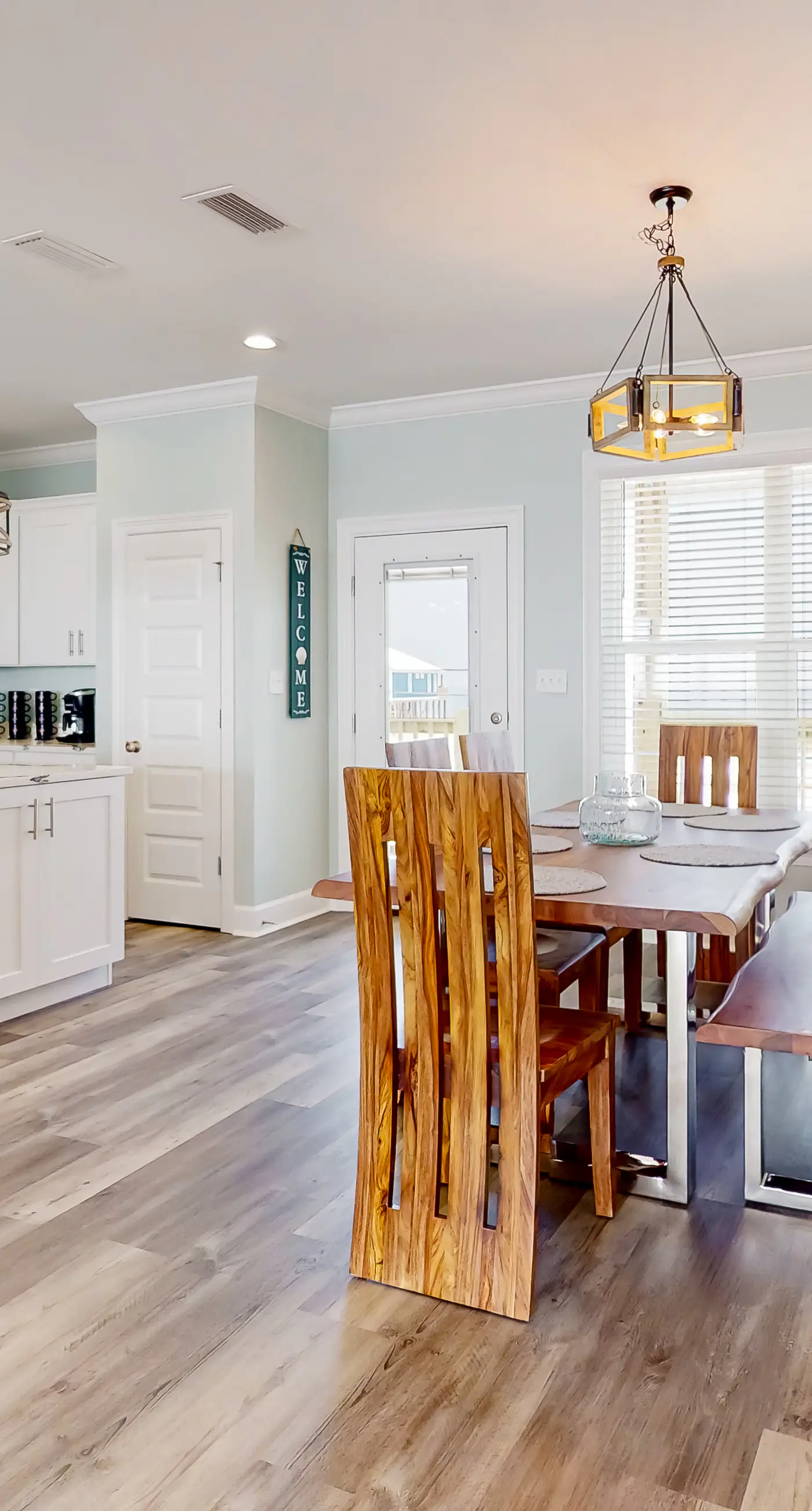 Exquisite oceanfront beach home with hot tub, central AC, balcony, & W&D