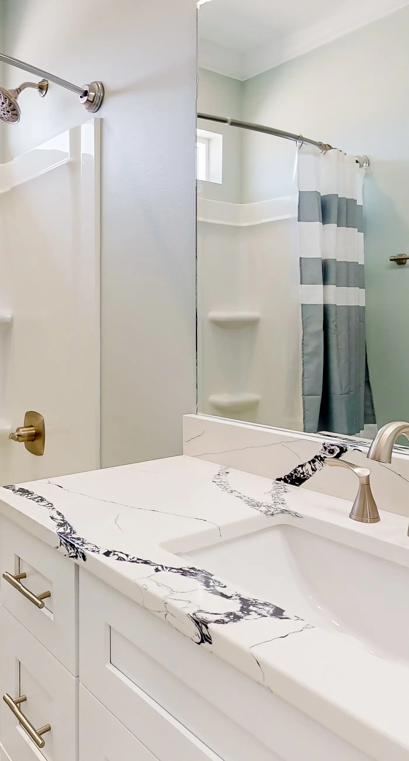 Exquisite oceanfront beach home with hot tub, central AC, balcony, & W&D