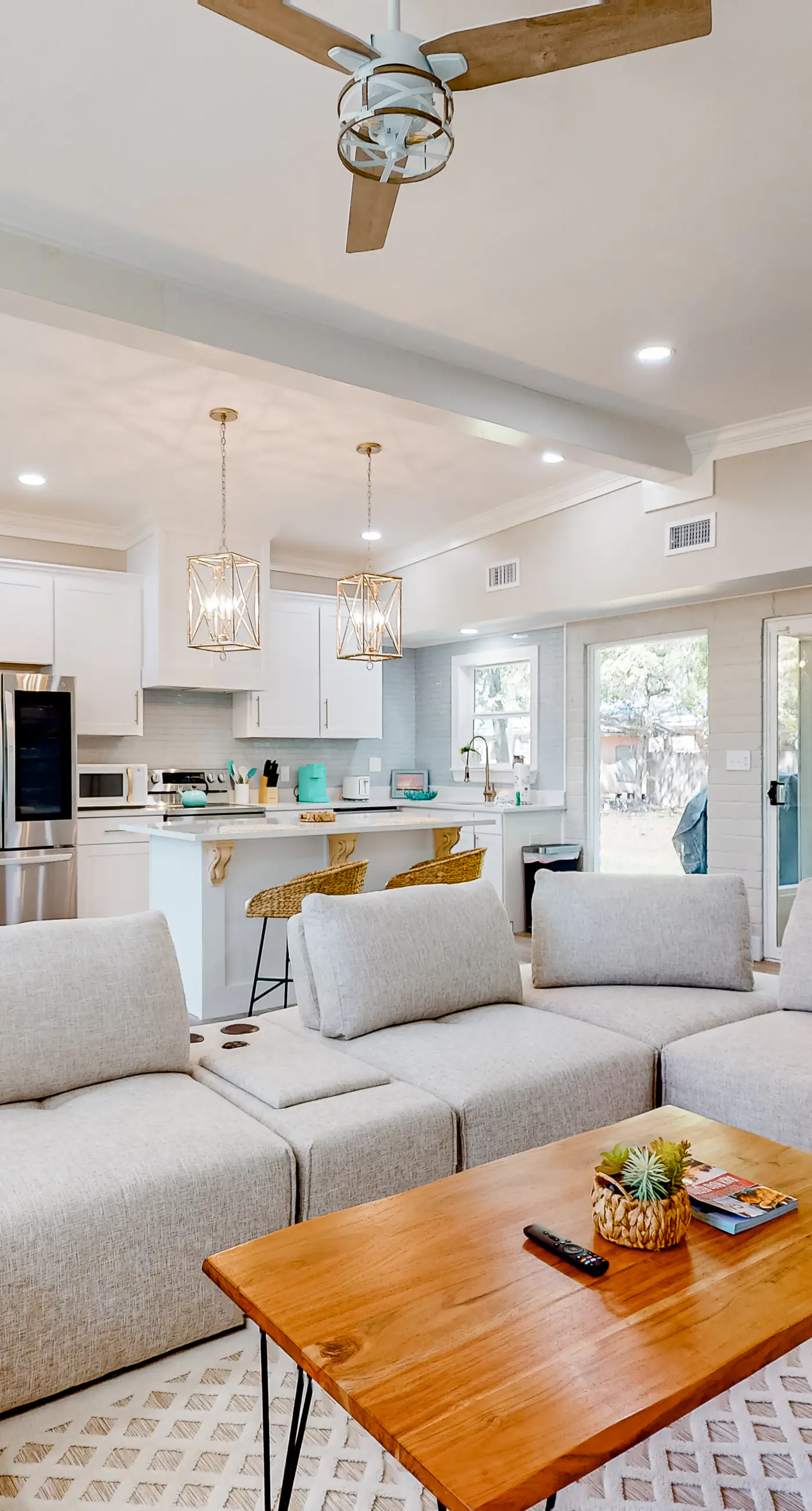 Modern dog-friendly home in the heart of island with hot tub & screened lanai