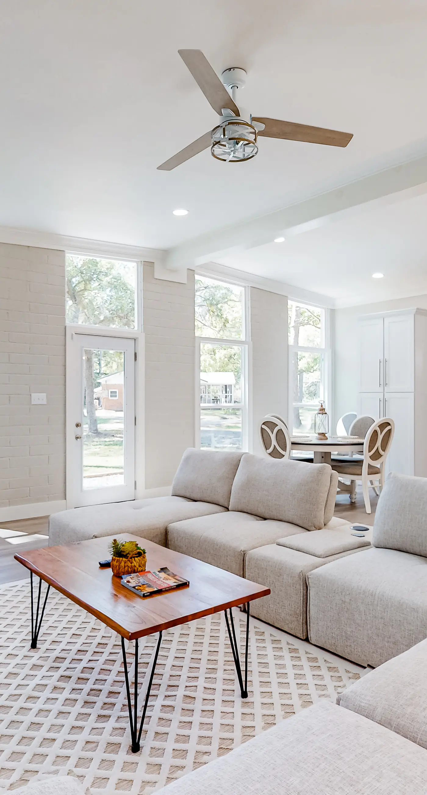 Modern dog-friendly home in the heart of island with hot tub & screened lanai