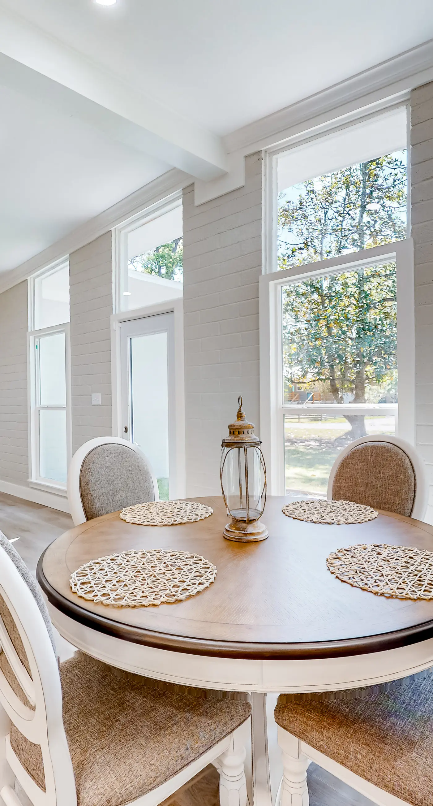 Modern dog-friendly home in the heart of island with hot tub & screened lanai