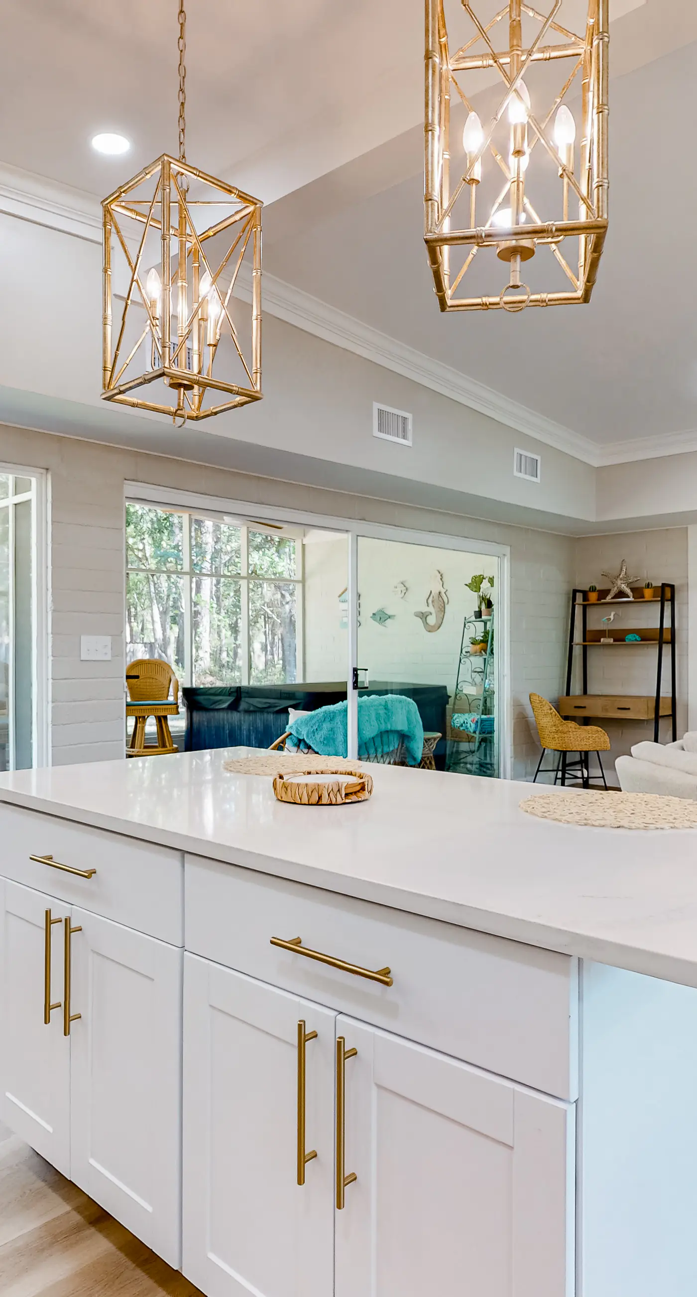 Modern dog-friendly home in the heart of island with hot tub & screened lanai