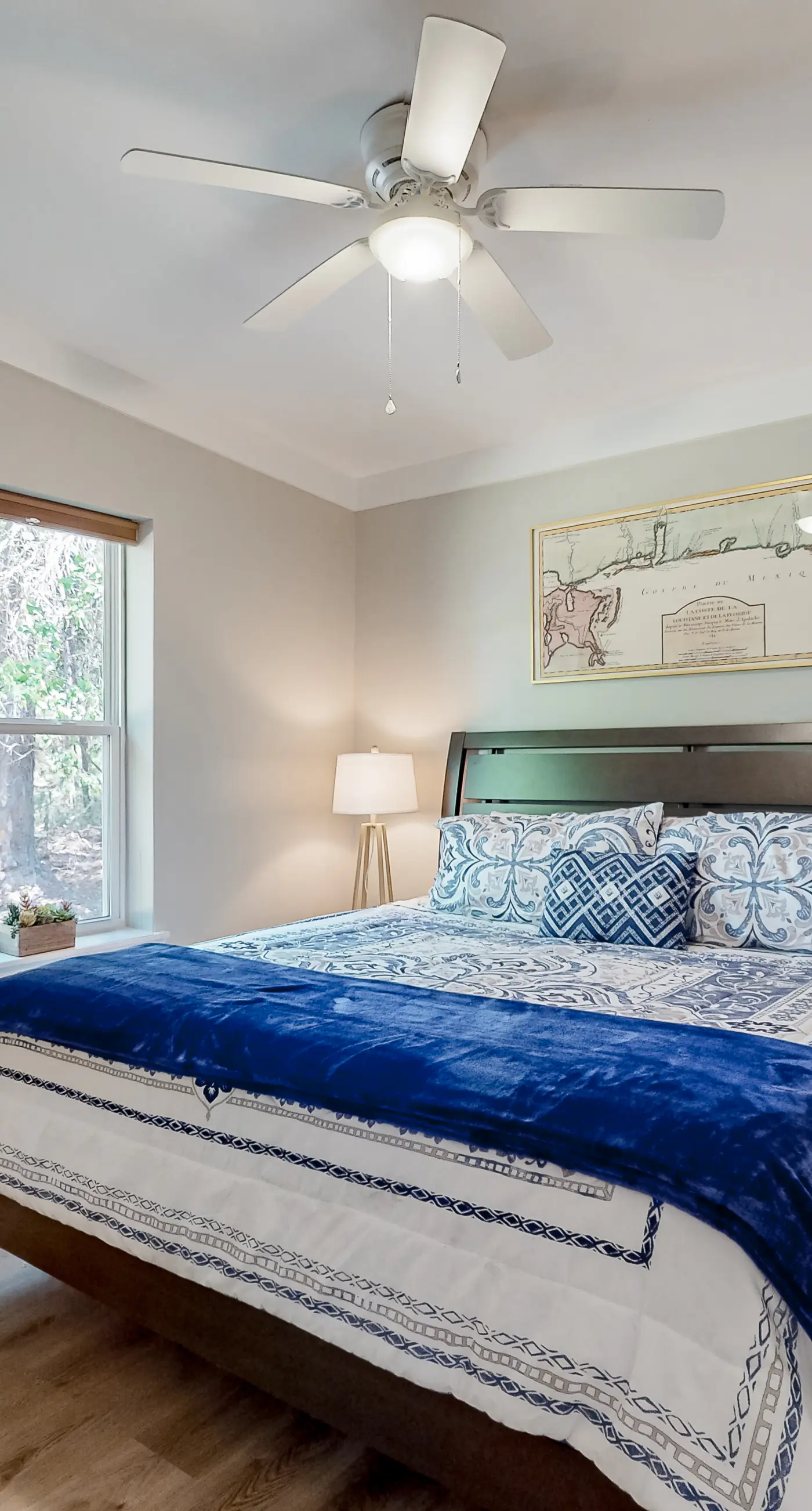 Modern dog-friendly home in the heart of island with hot tub & screened lanai