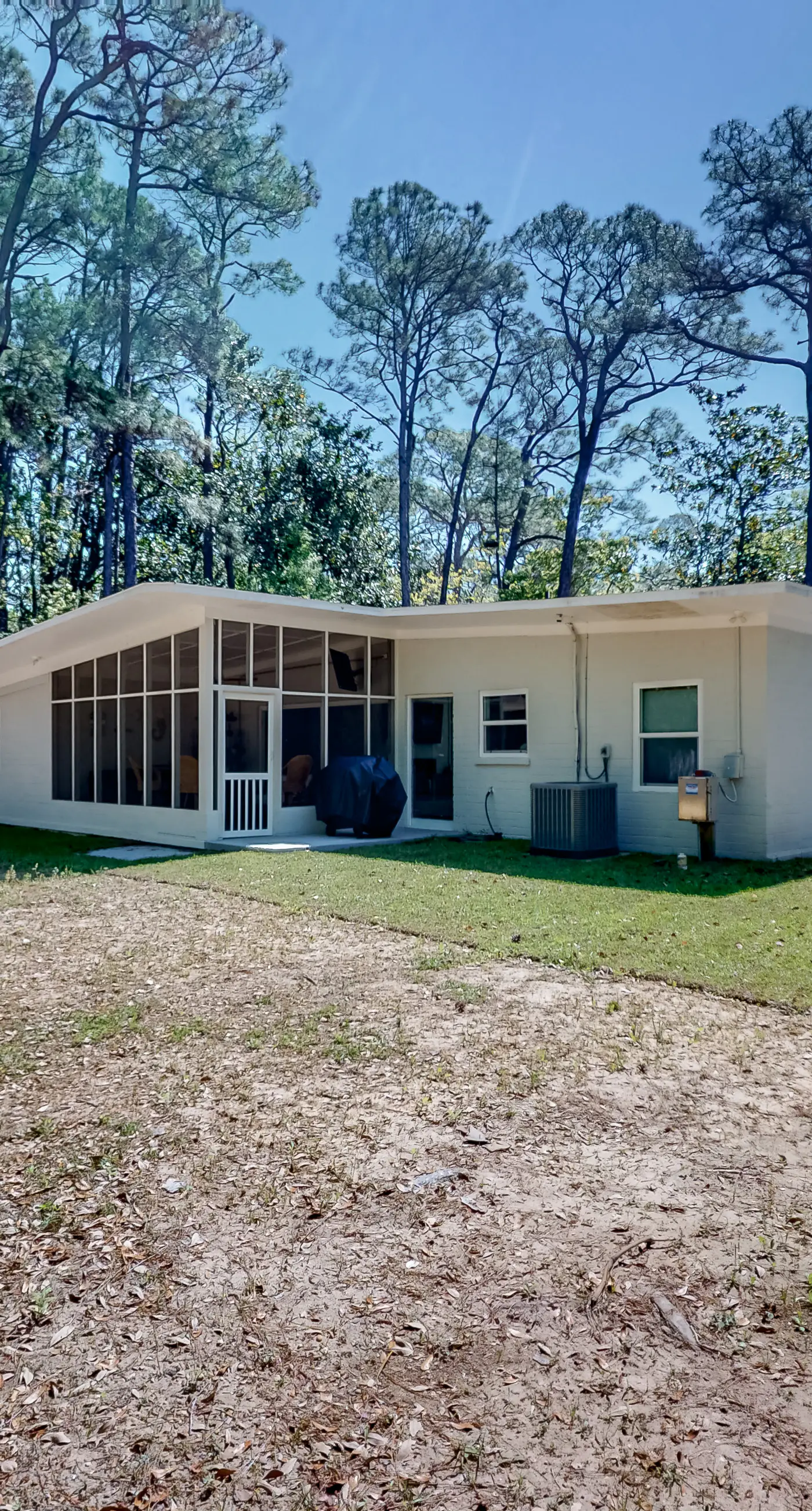 Modern dog-friendly home in the heart of island with hot tub & screened lanai