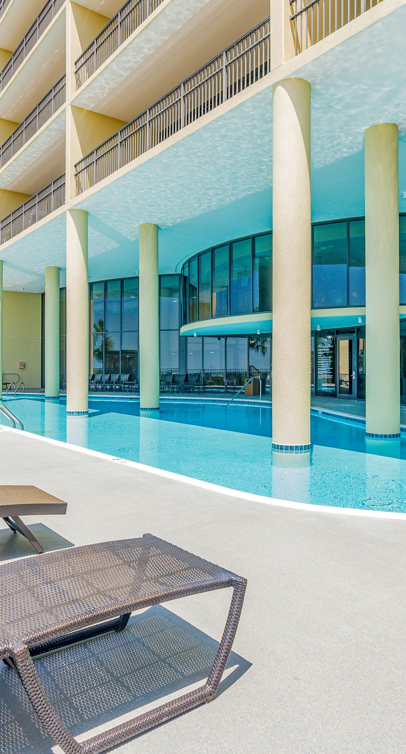 Beachfront condo with pool, hot tub, W/D, sauna, balcony, and tennis court