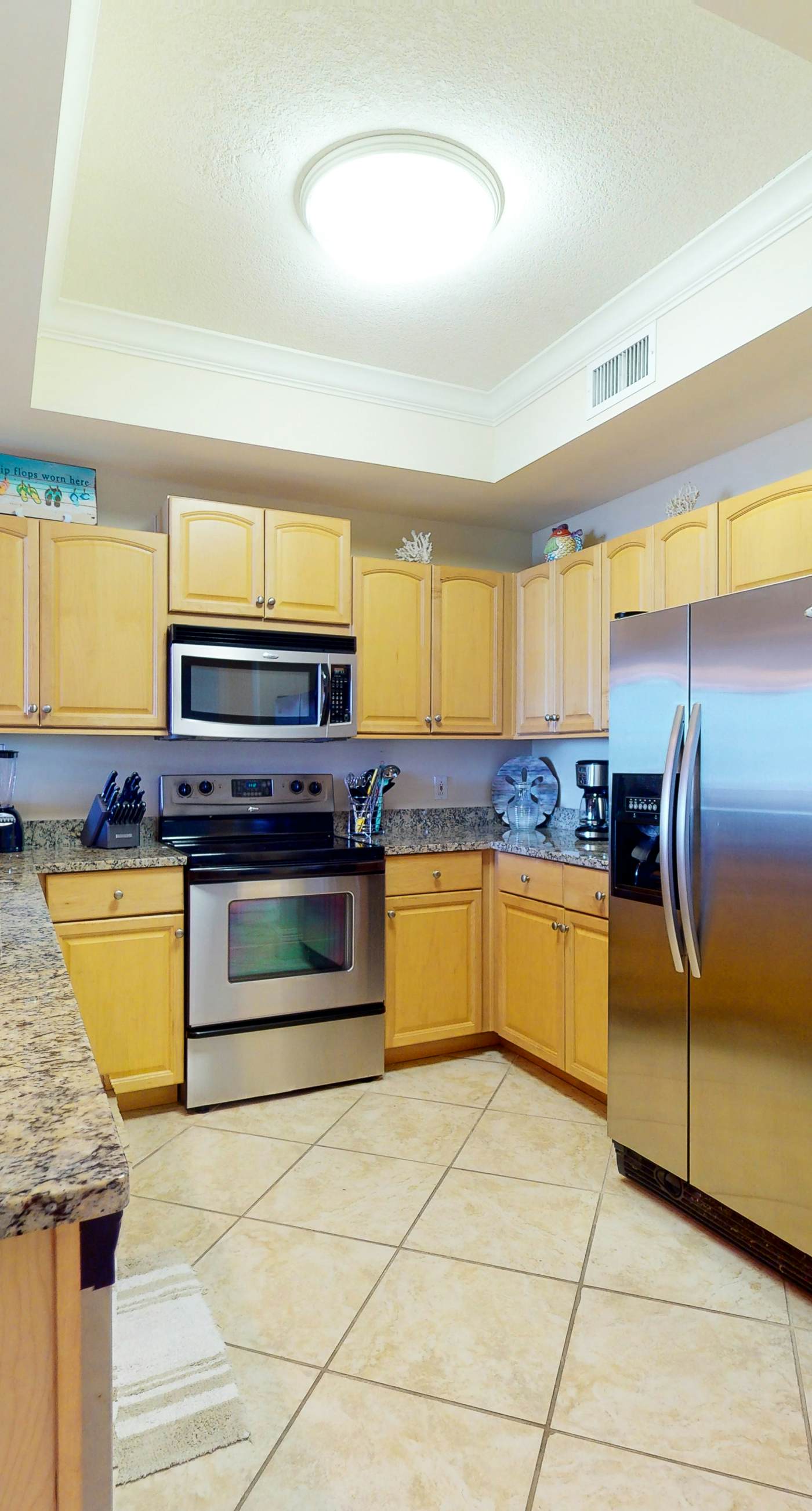 Beachfront condo with pool, hot tub, W/D, sauna, balcony, and tennis court