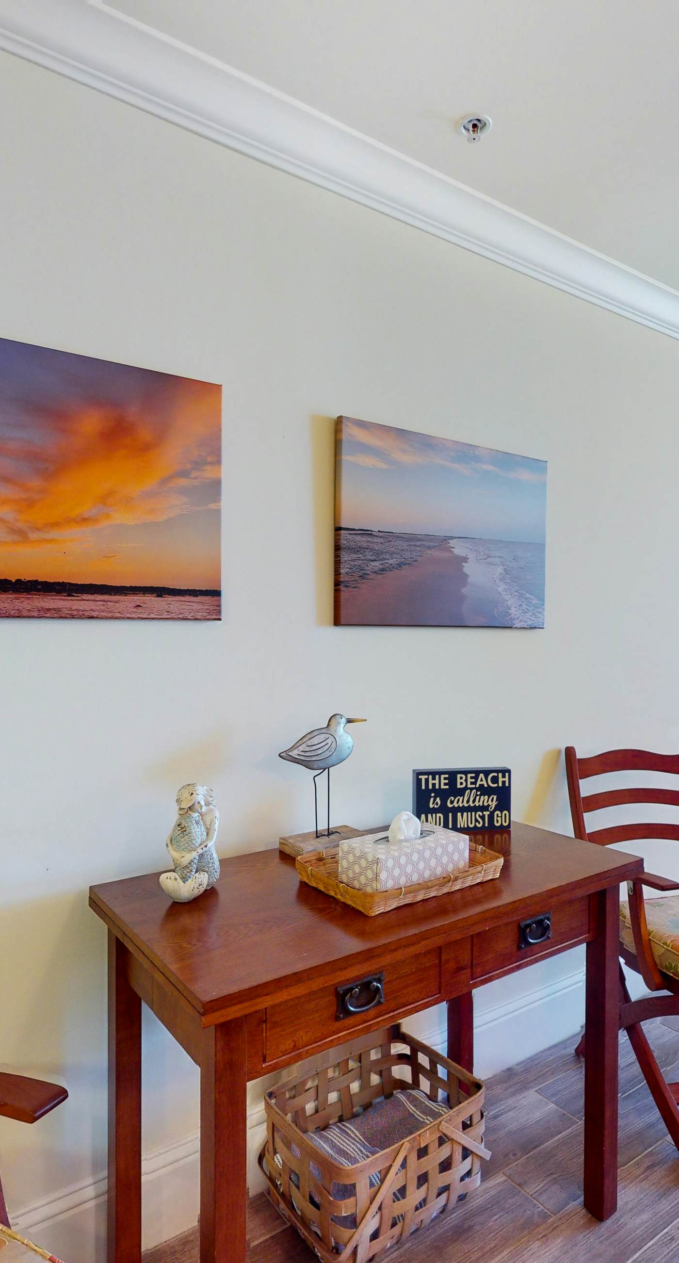 Beachfront condo with pool, hot tub, W/D, sauna, balcony, and tennis court