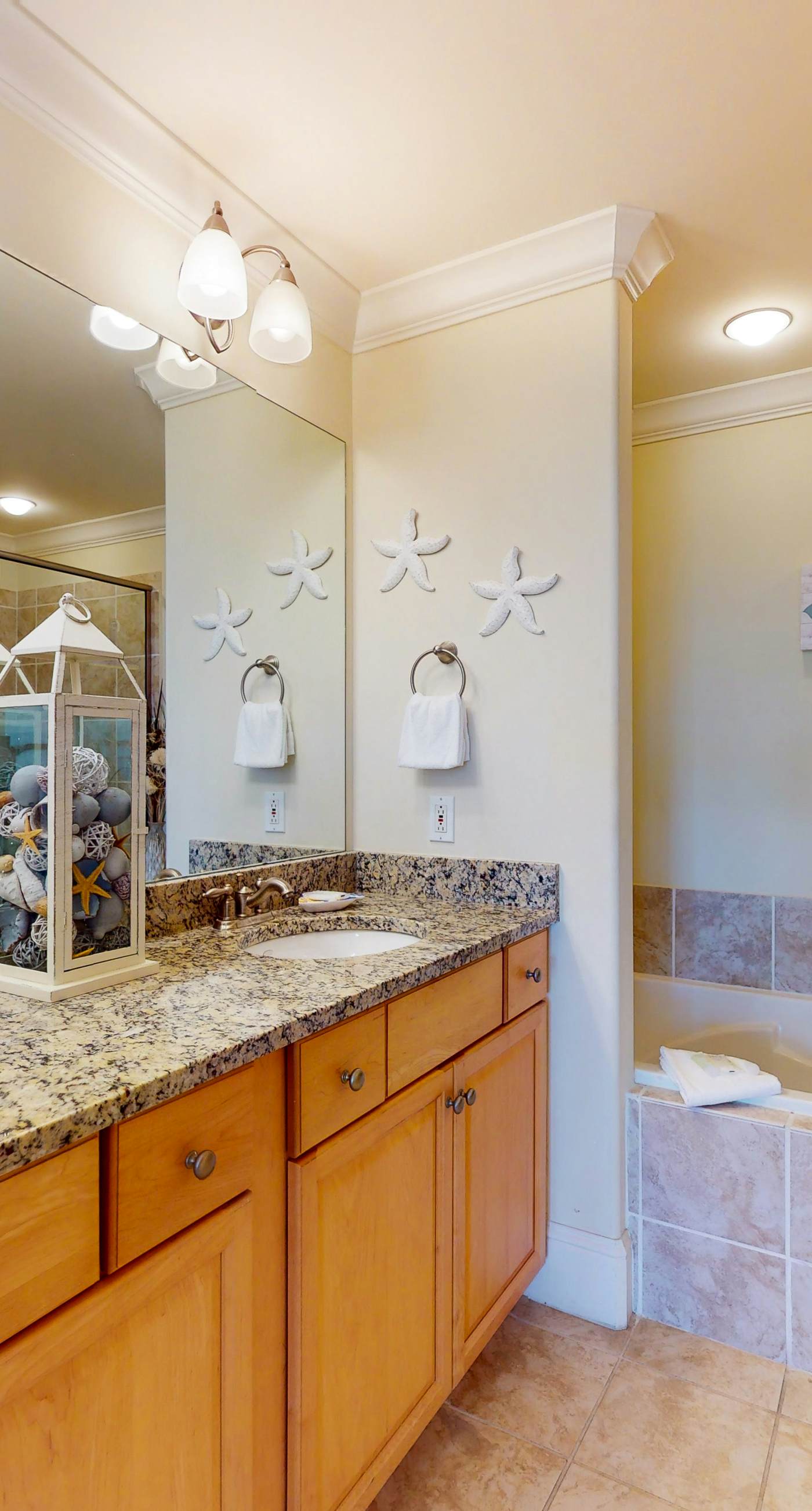 Beachfront condo with pool, hot tub, W/D, sauna, balcony, and tennis court