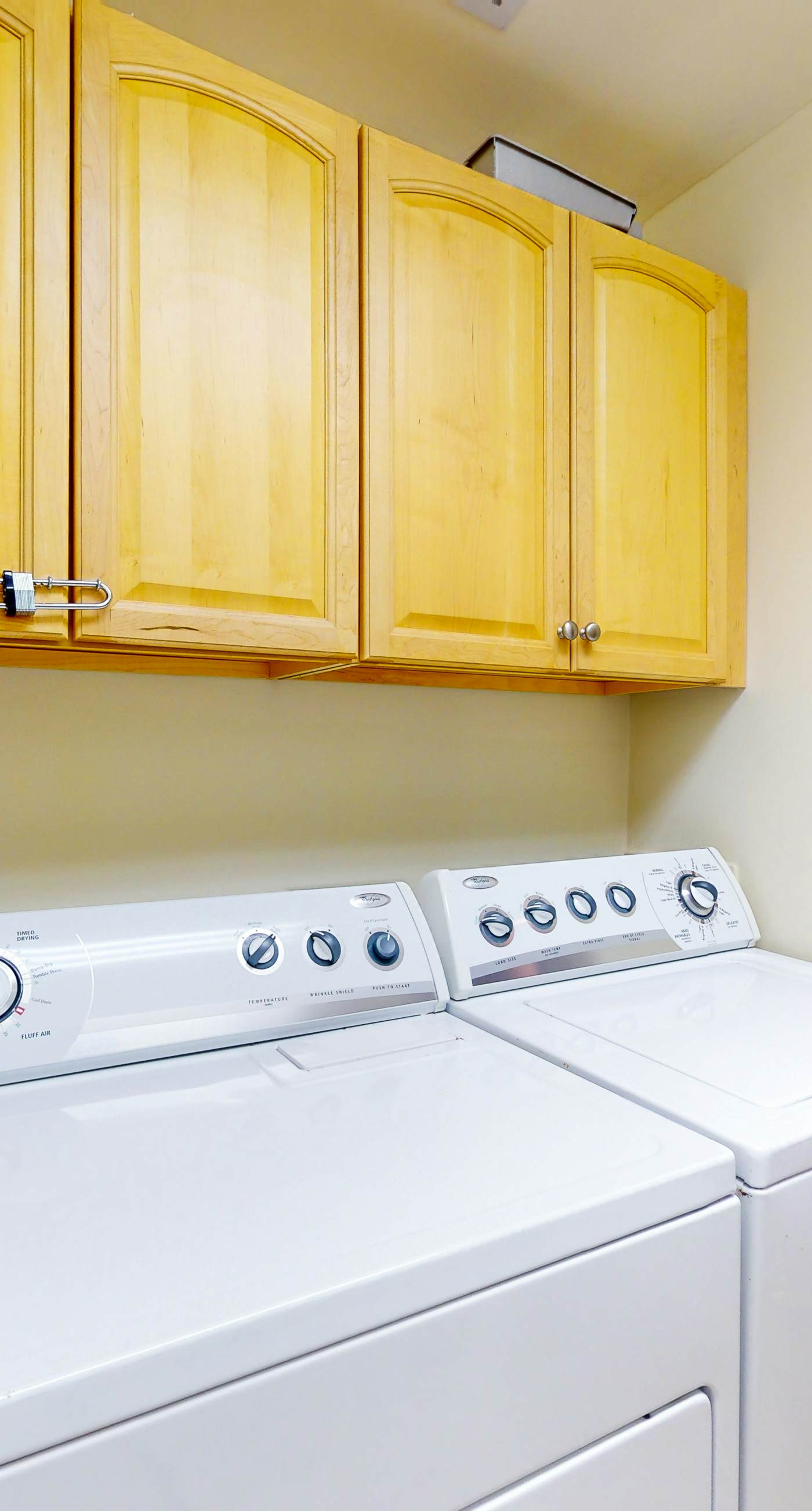 Beachfront condo with pool, hot tub, W/D, sauna, balcony, and tennis court