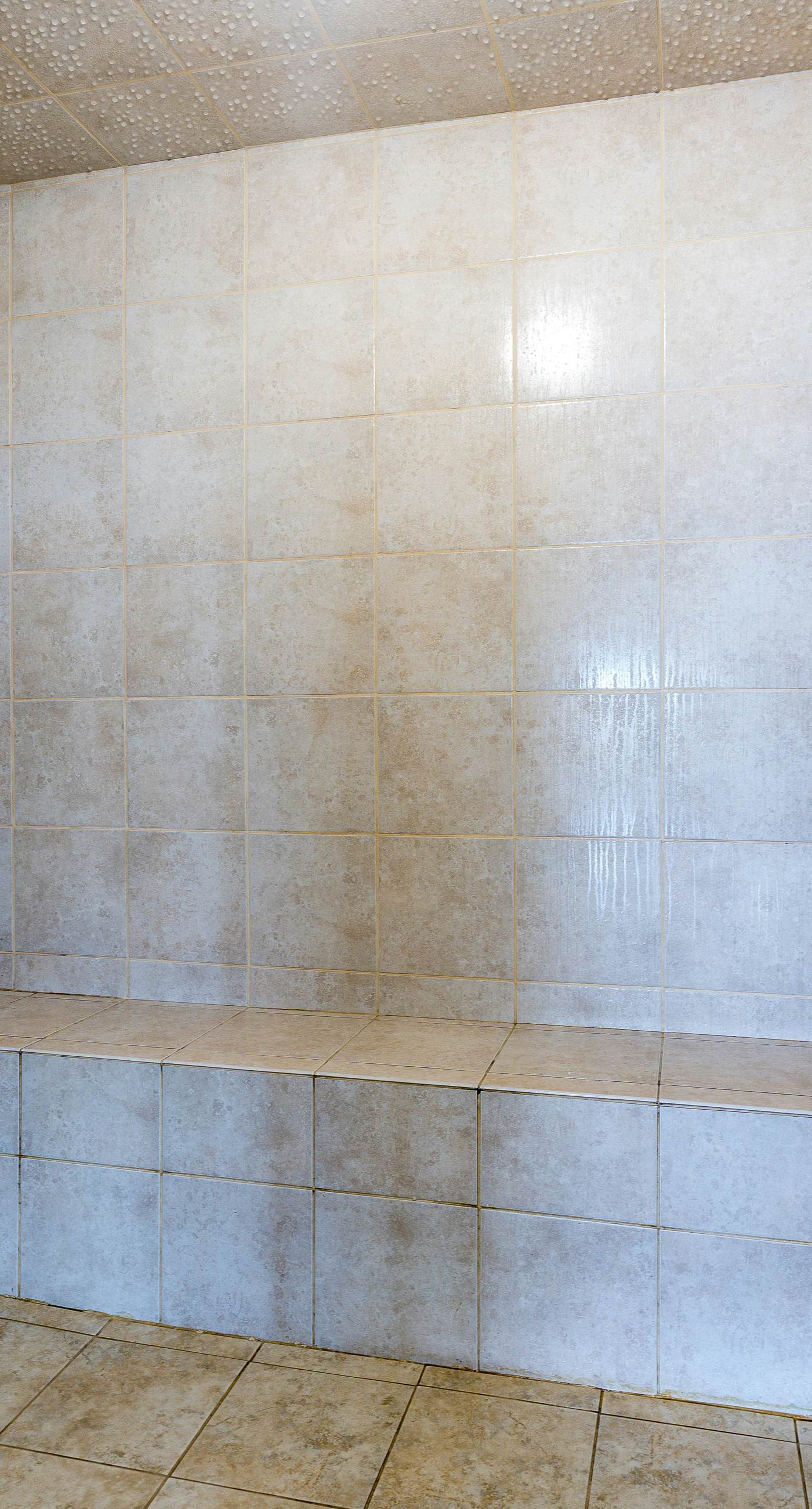 Beachfront condo with pool, hot tub, W/D, sauna, balcony, and tennis court