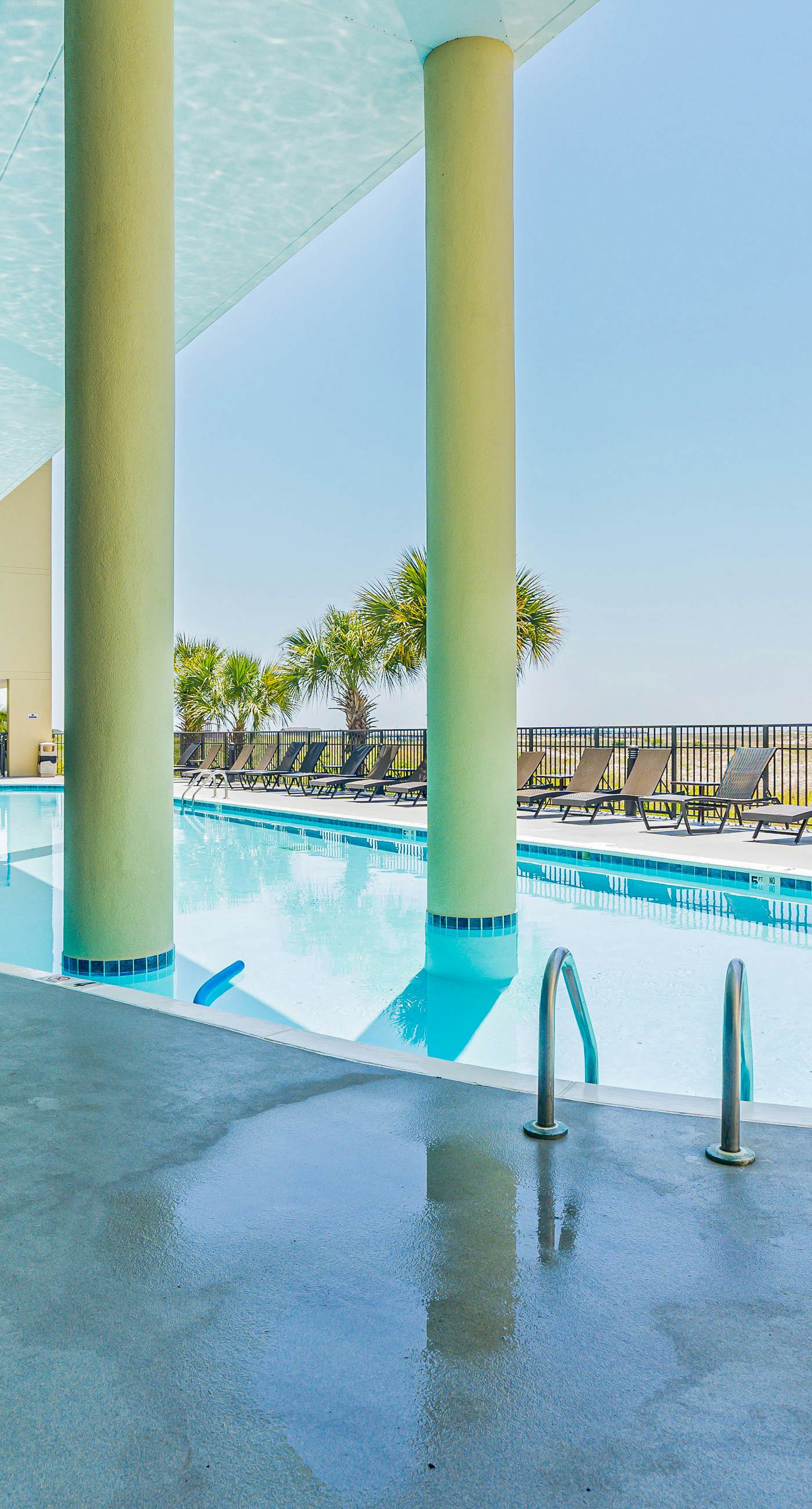 Beachfront condo with pool, hot tub, W/D, sauna, balcony, and tennis court