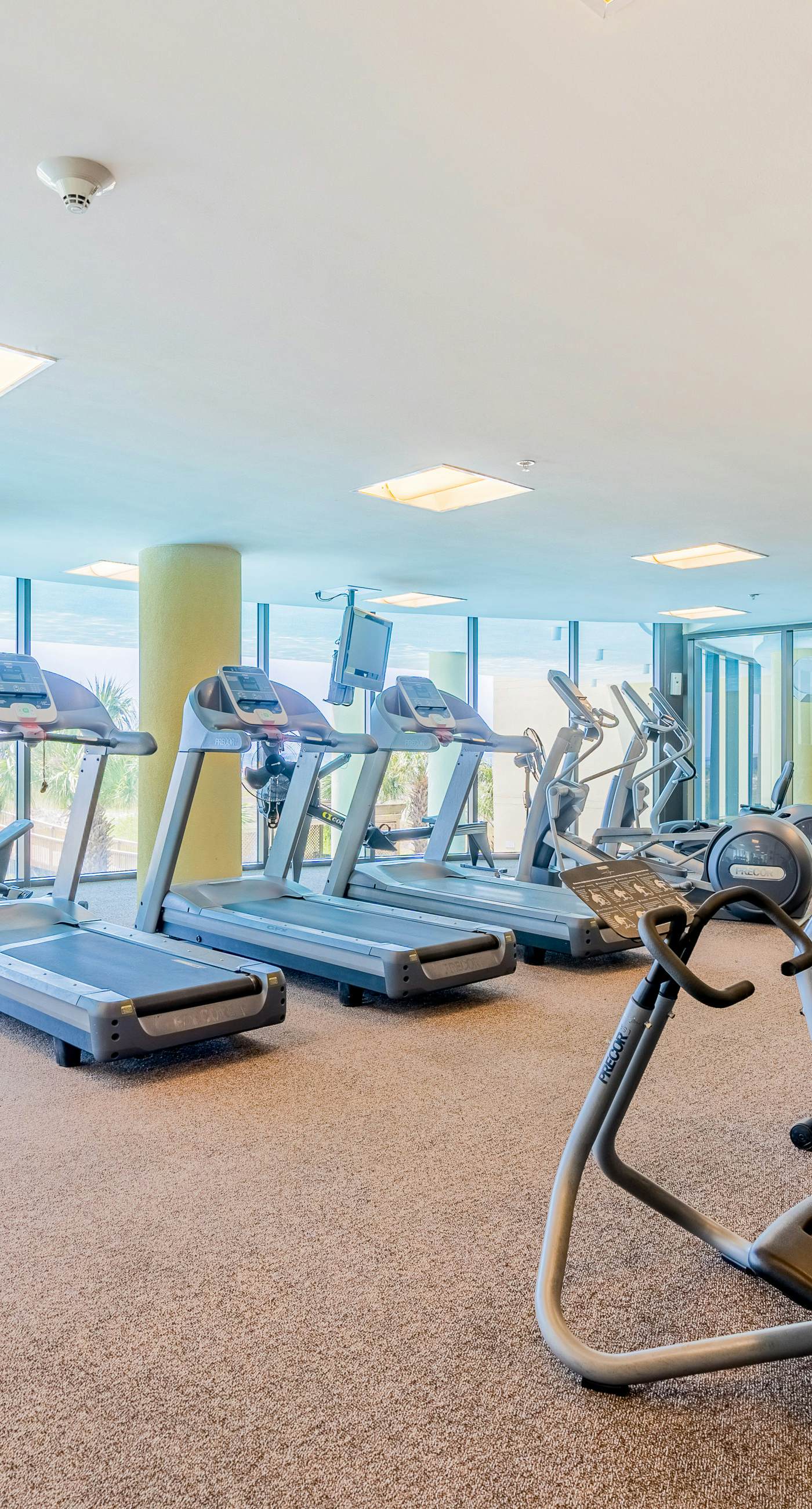 Beachfront condo with pool, hot tub, W/D, sauna, balcony, and tennis court