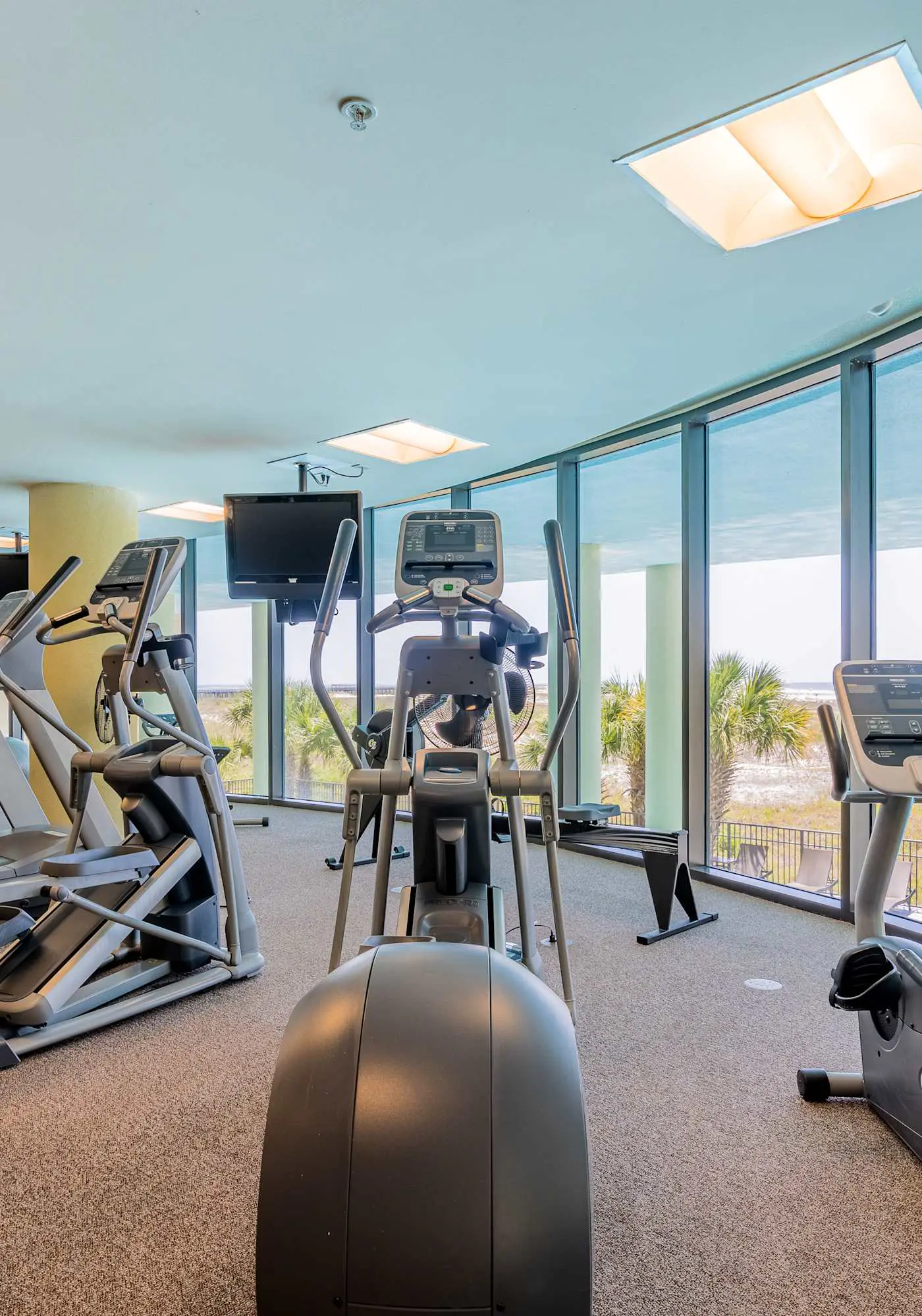 Beachfront condo with pool, hot tub, W/D, sauna, balcony, and tennis court