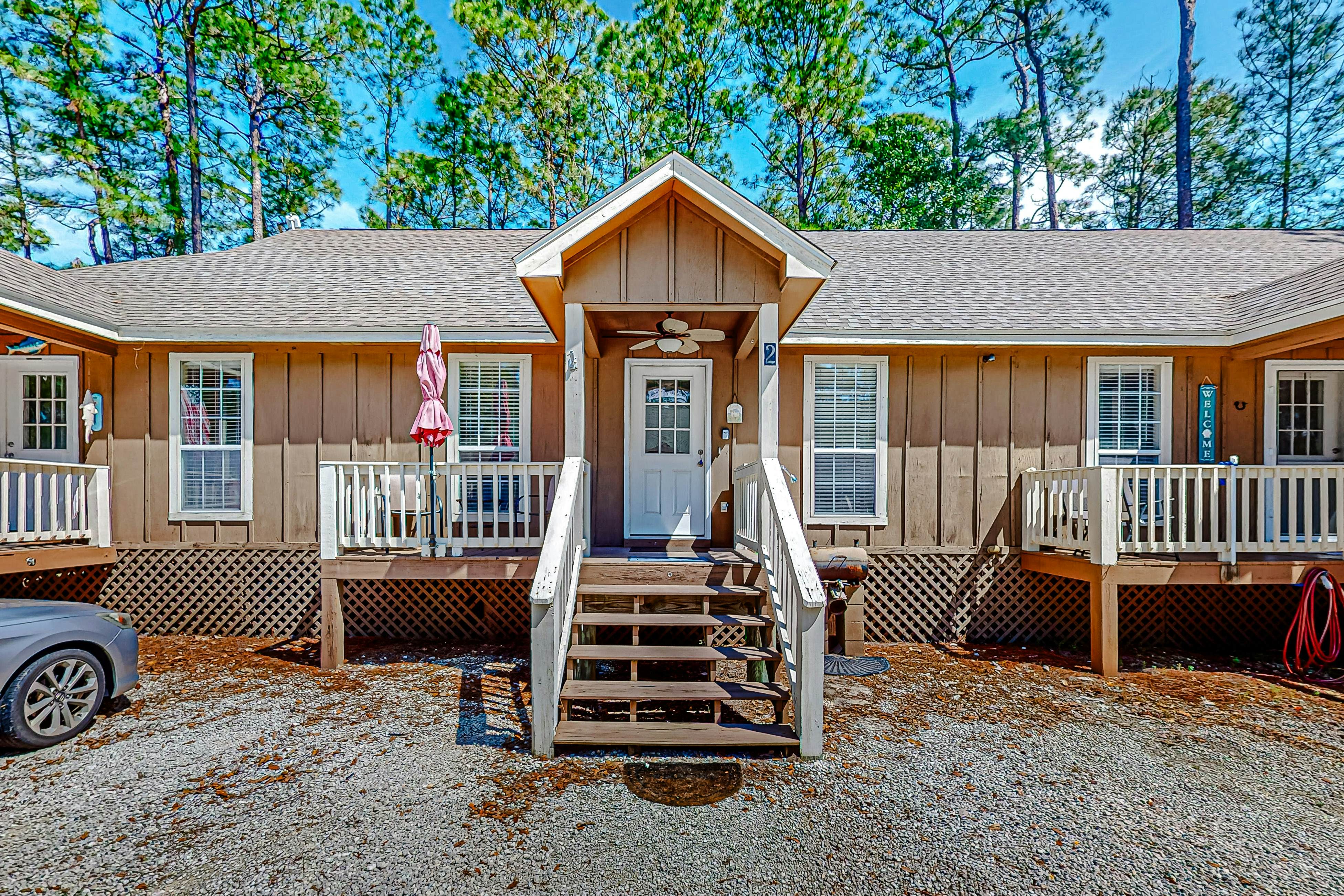 Perfectly located condo with beach access - deck, internet, W&D, & AC