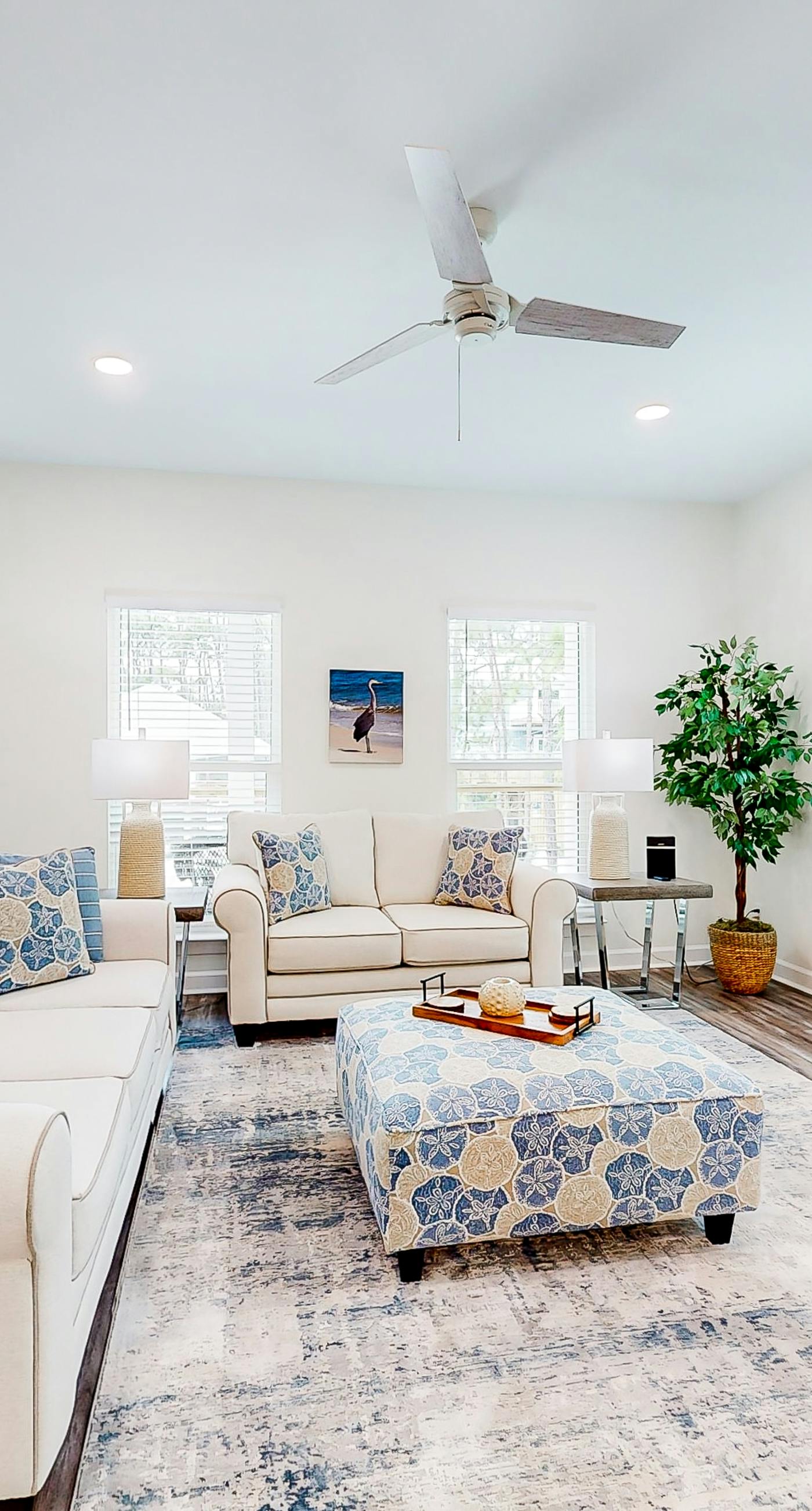 Quiet coastal home with outdoor shower, deck, gourmet kitchen, smart TV, & AC