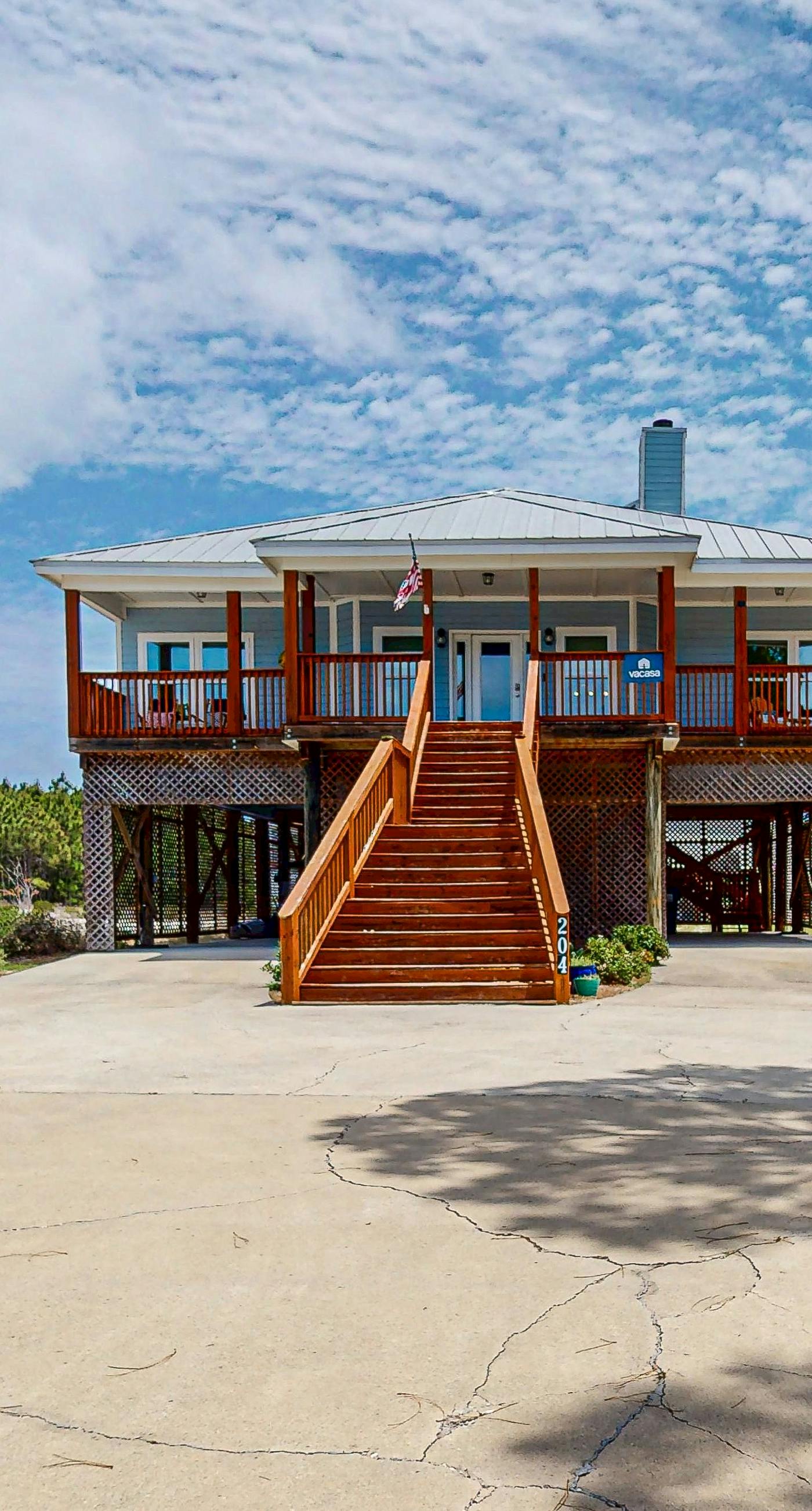 Dog friendly coastal home with beach access, pool, pickleball & golf nearby