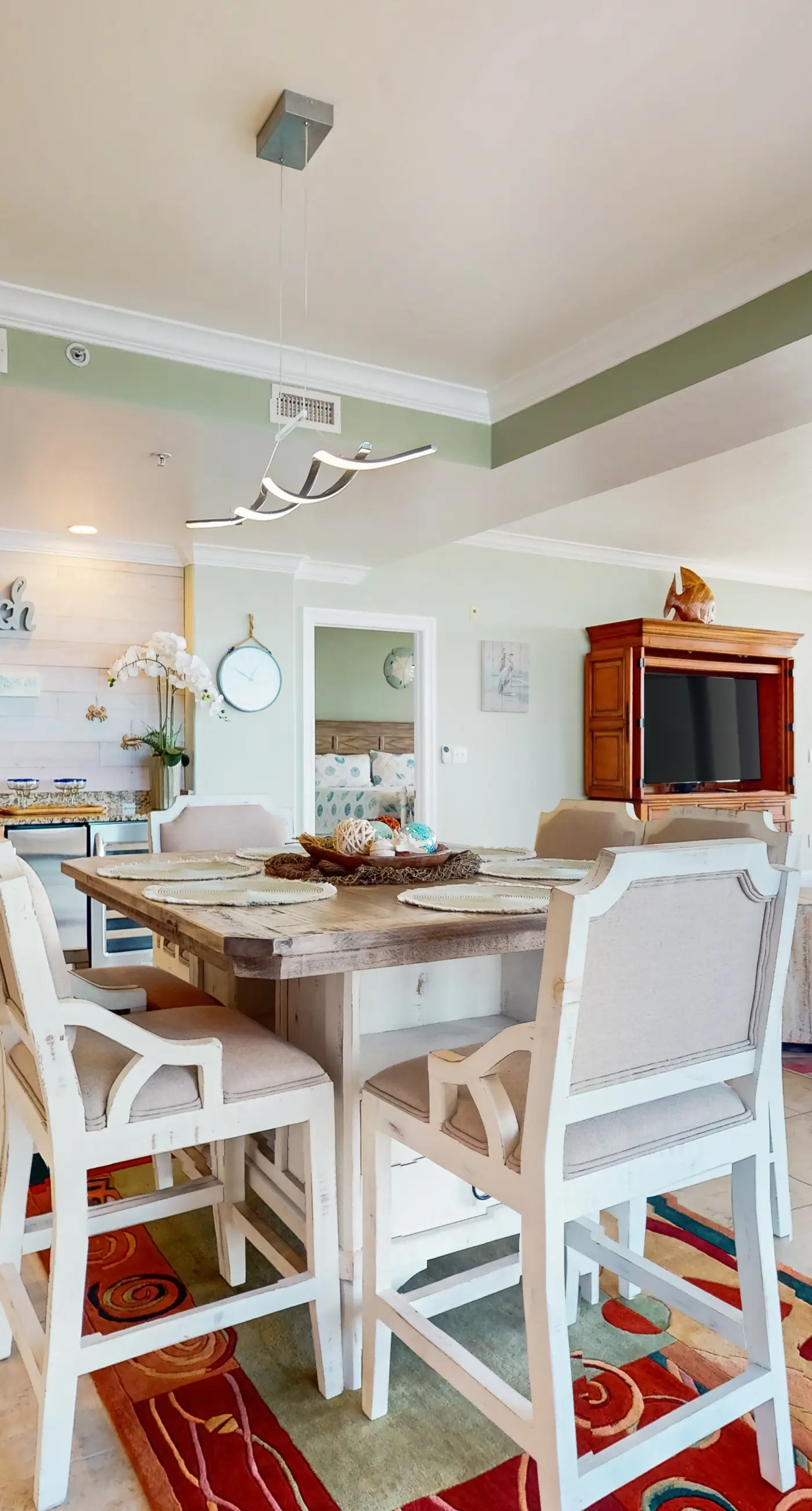 Beachfront condo with indoor & outdoor pools, hot tub, fitness center, tennis