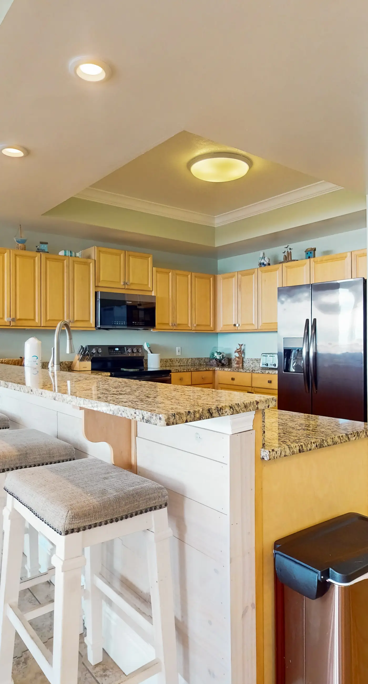 Beachfront condo with indoor & outdoor pools, hot tub, fitness center, tennis