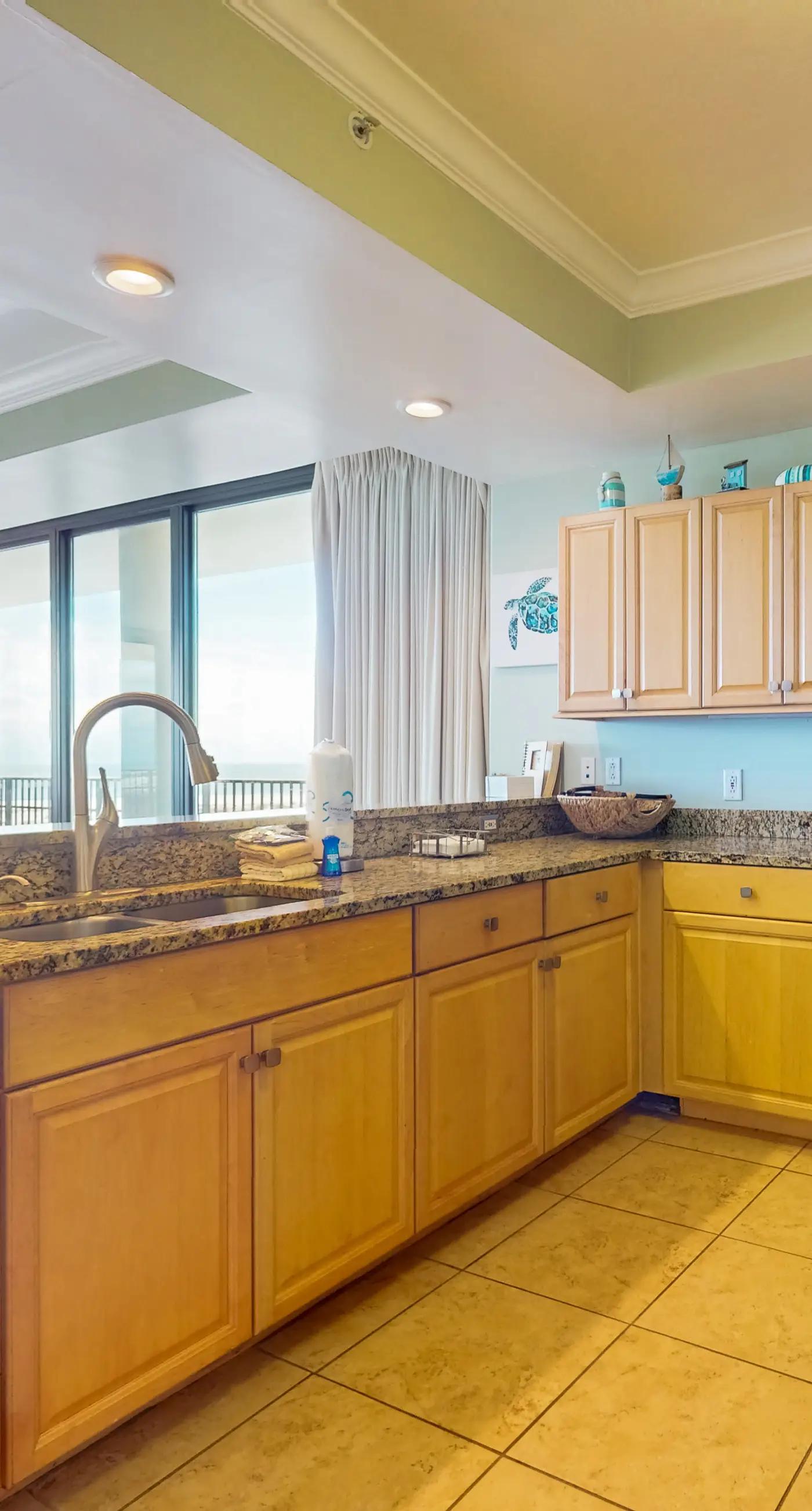 Beachfront condo with indoor & outdoor pools, hot tub, fitness center, tennis