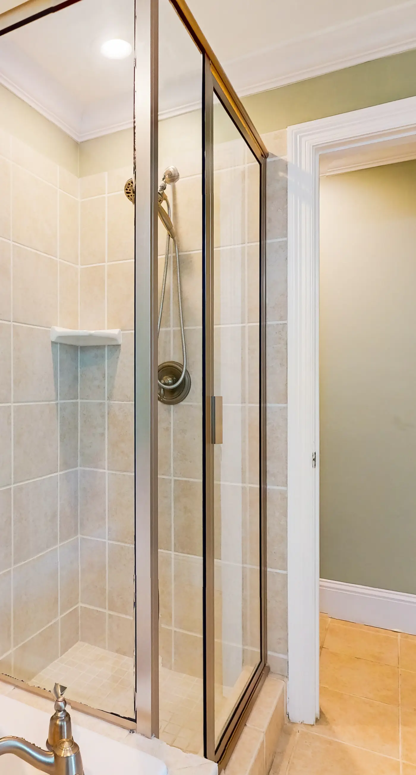 Beachfront condo with indoor & outdoor pools, hot tub, fitness center, tennis