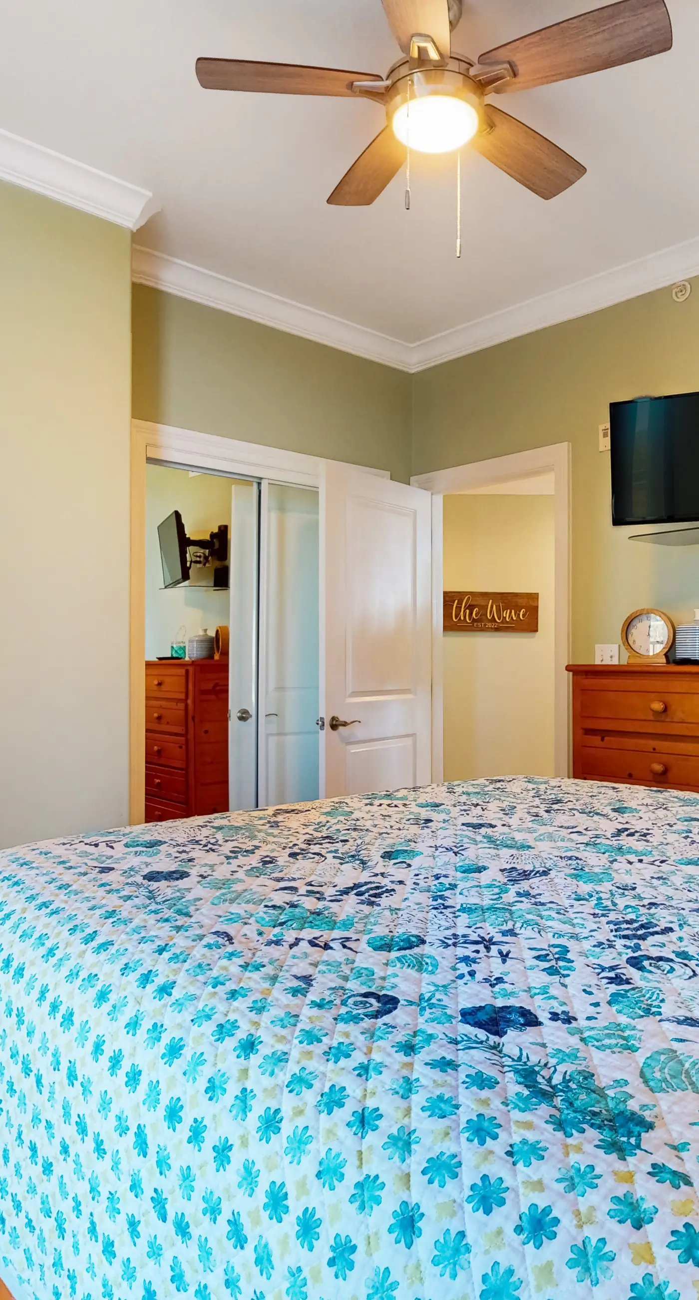 Beachfront condo with indoor & outdoor pools, hot tub, fitness center, tennis
