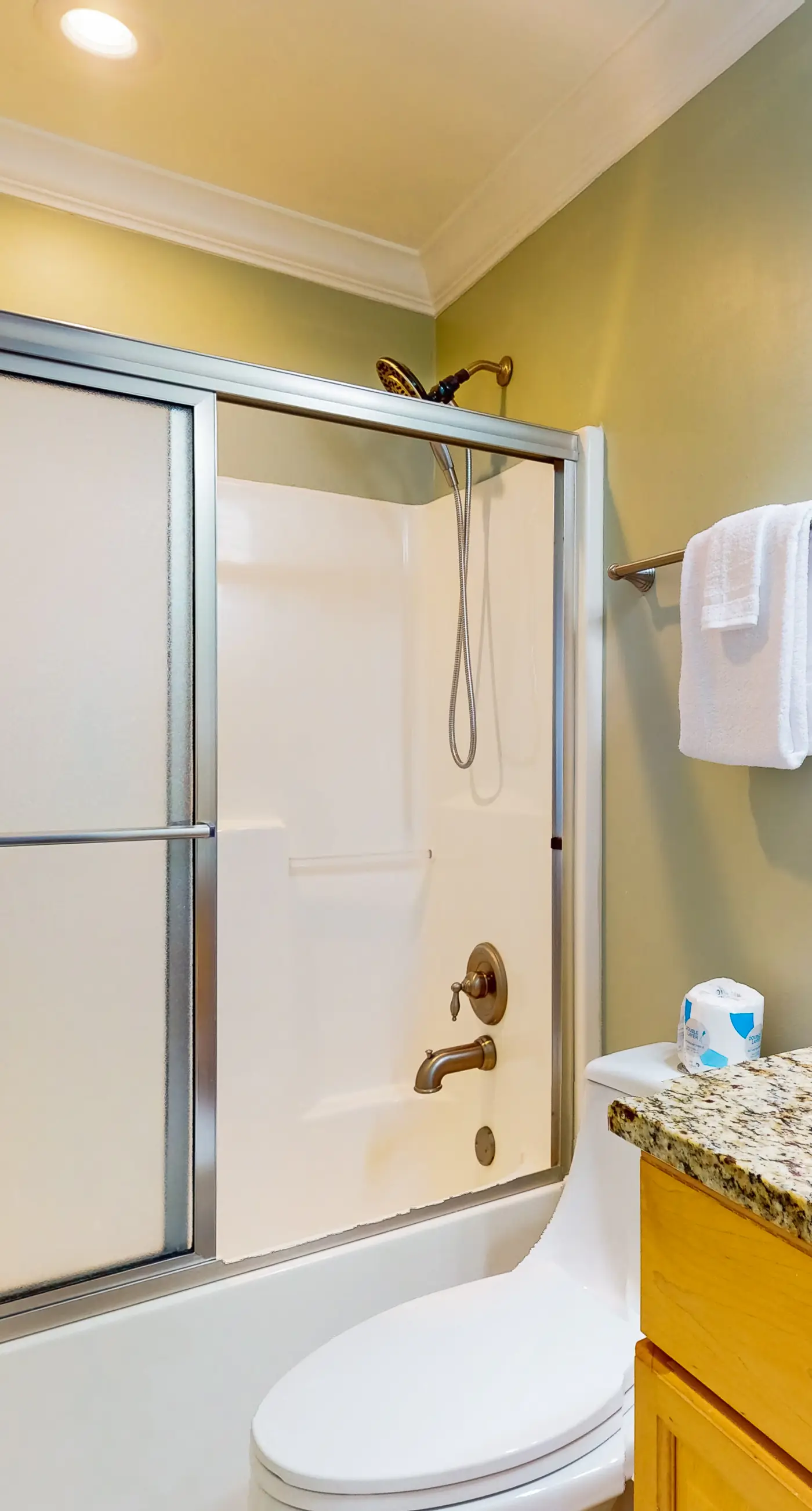 Beachfront condo with indoor & outdoor pools, hot tub, fitness center, tennis