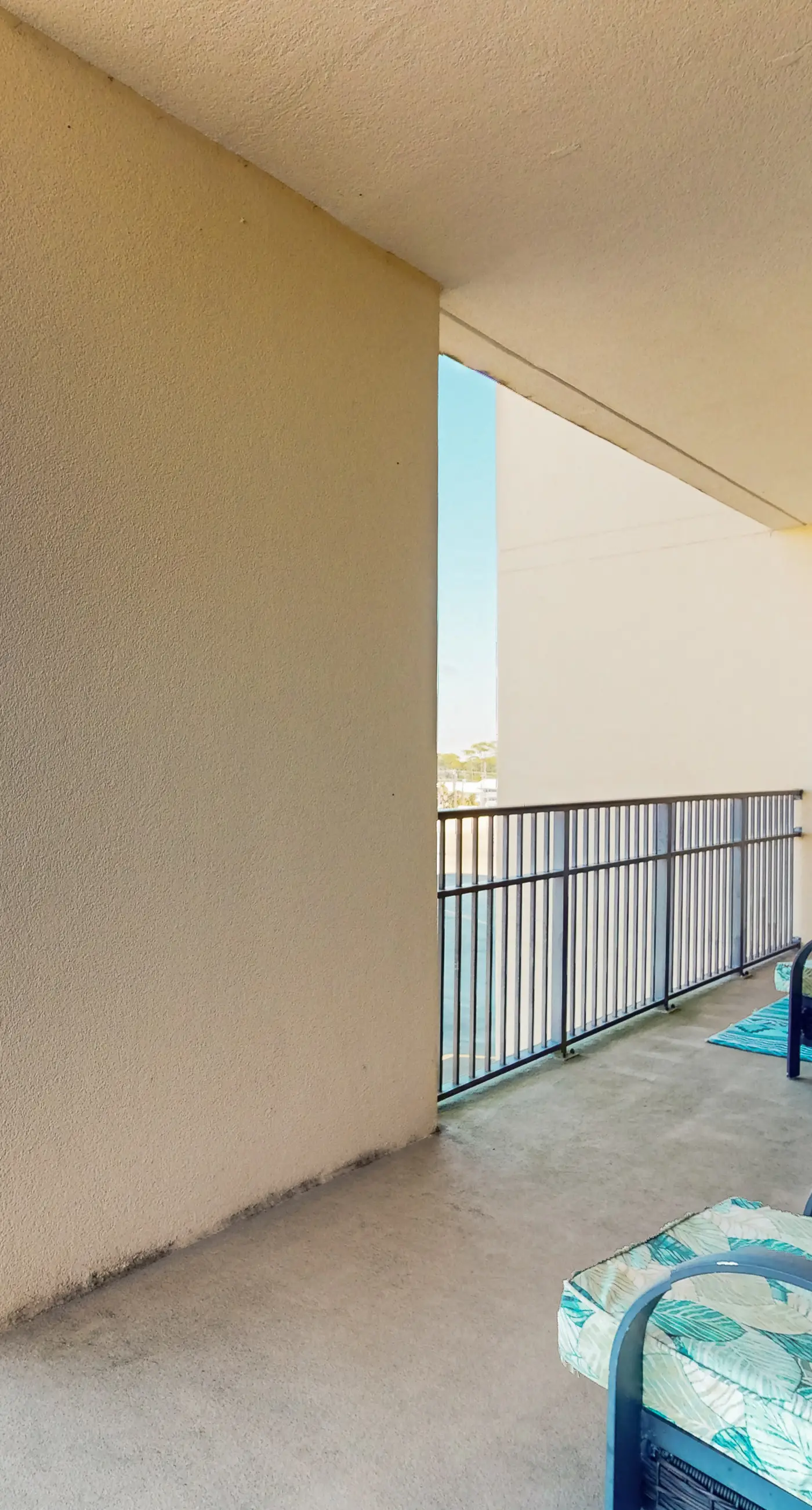 Beachfront condo with indoor & outdoor pools, hot tub, fitness center, tennis