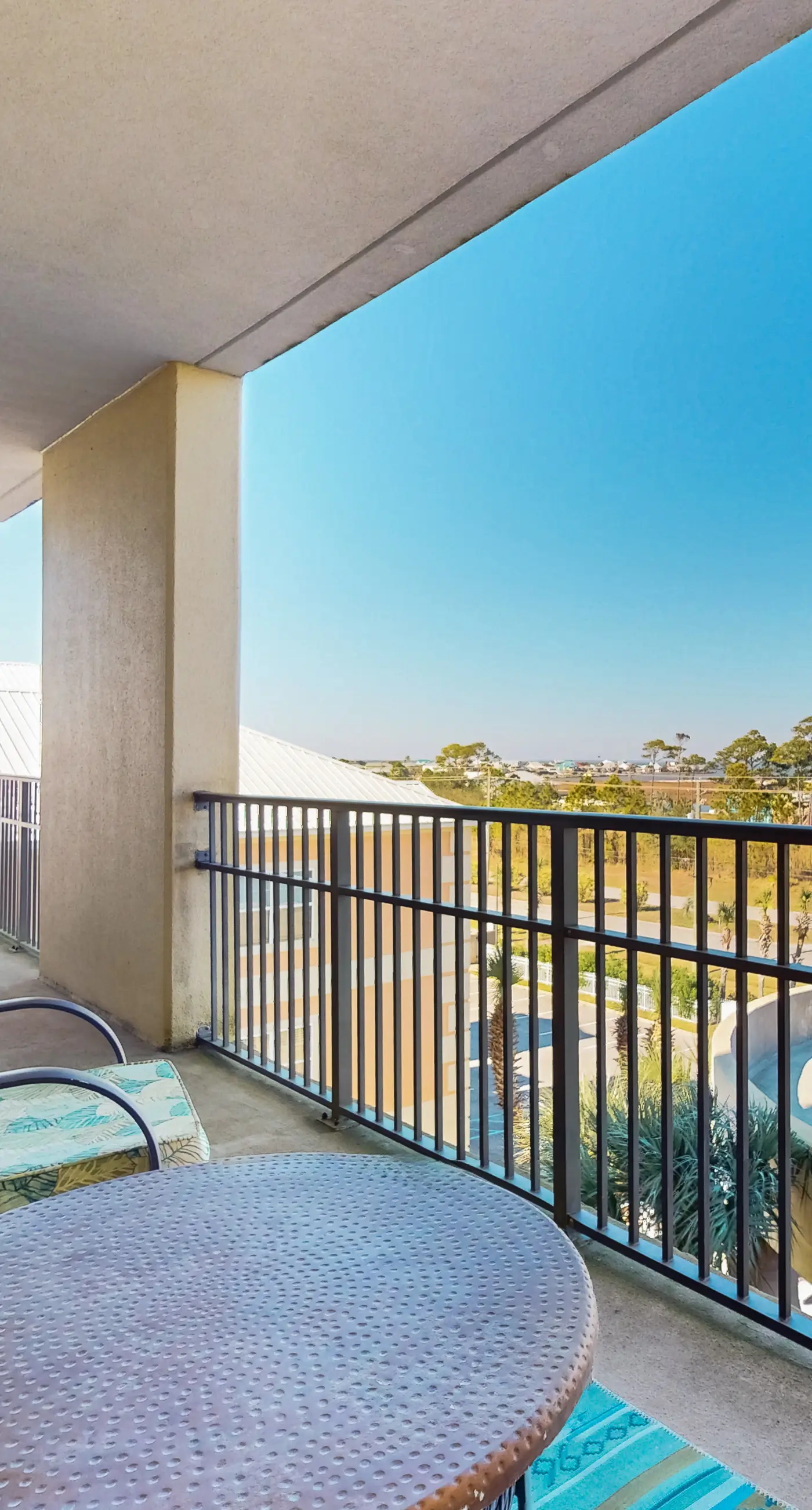 Beachfront condo with indoor & outdoor pools, hot tub, fitness center, tennis