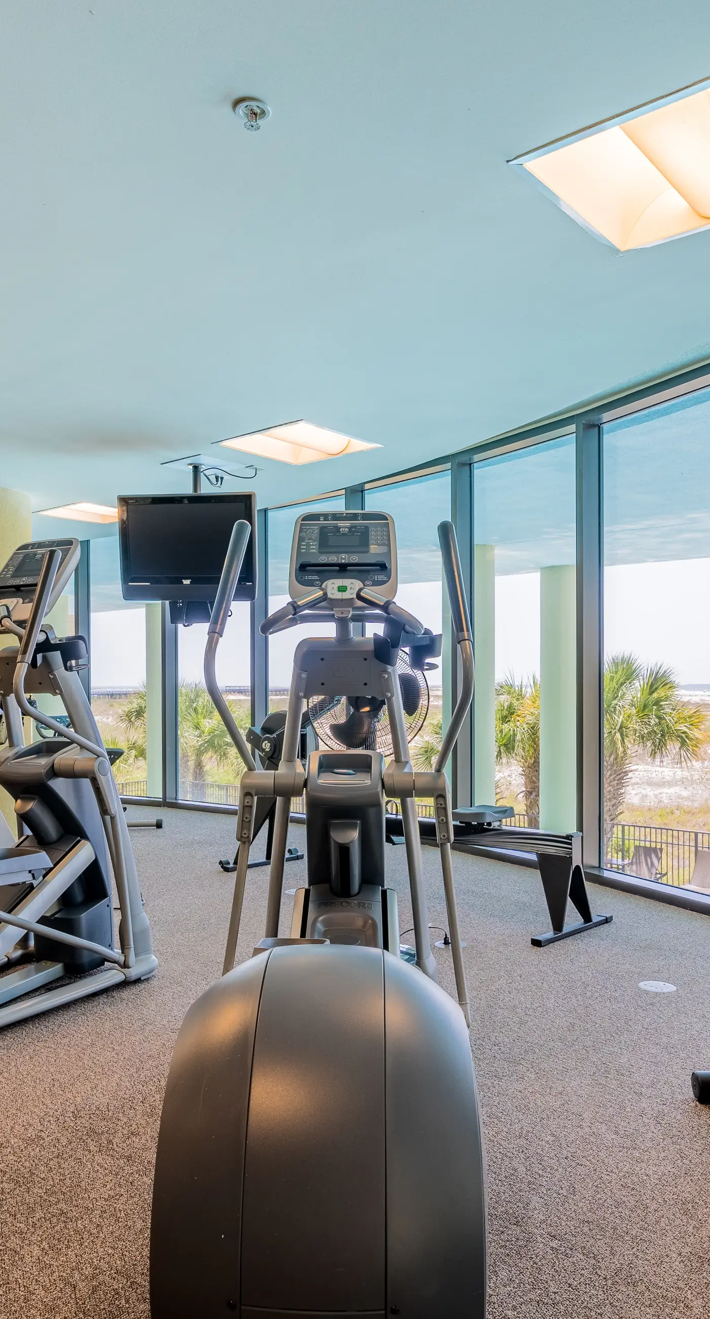 Beachfront condo with indoor & outdoor pools, hot tub, fitness center, tennis