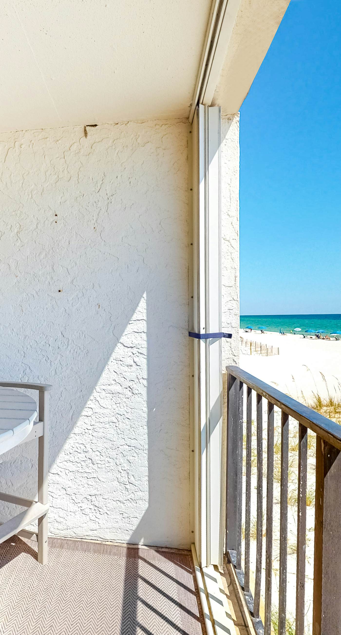 Beachfront beauty with private balcony, beach access, & shared pool,hot tub