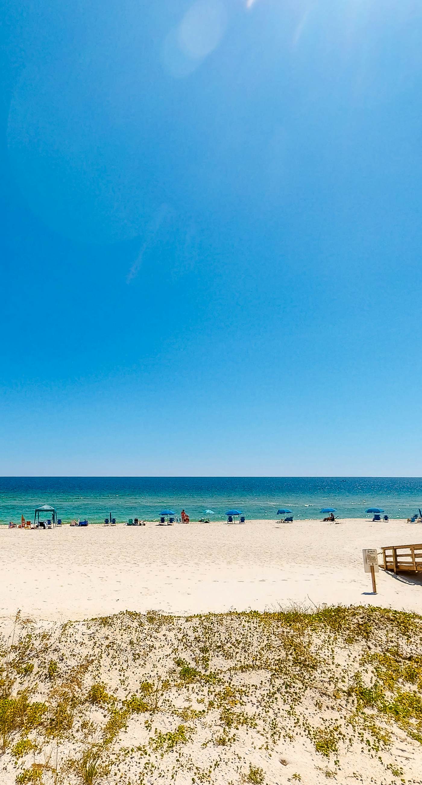 Beachfront beauty with private balcony, beach access, & shared pool,hot tub