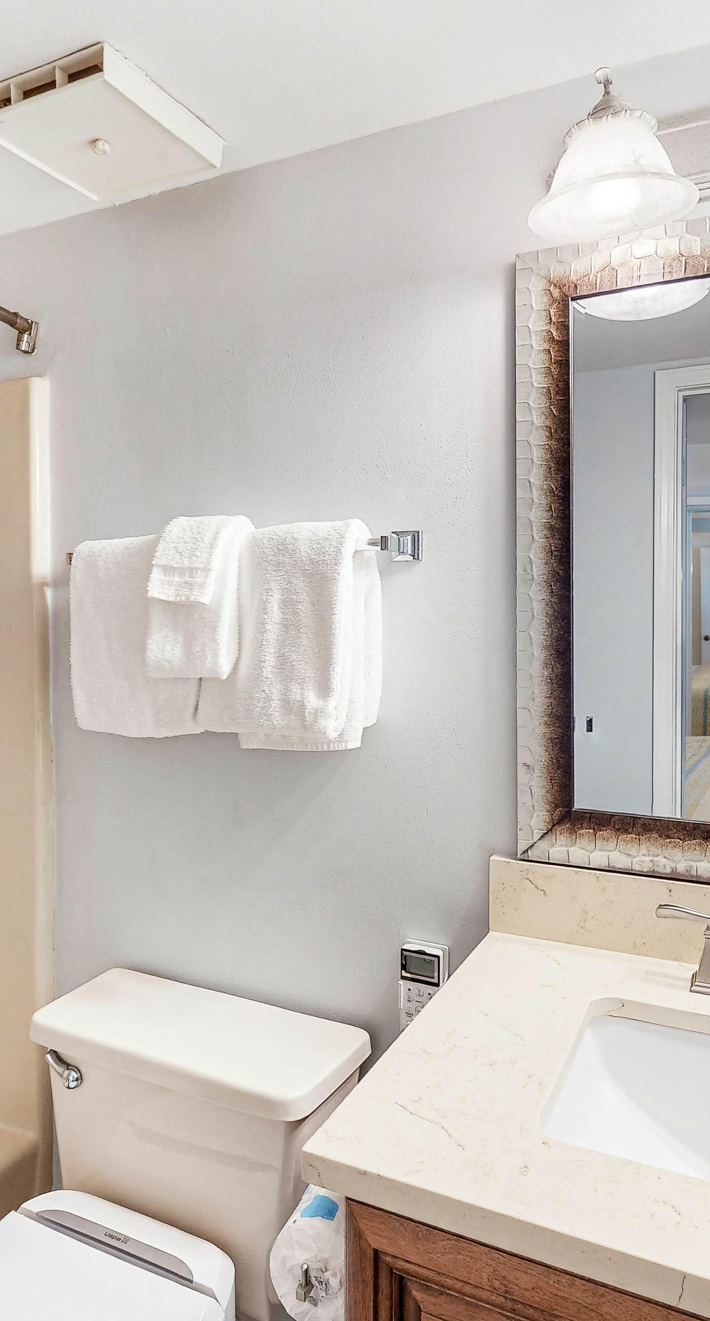 Beachfront beauty with private balcony, beach access, & shared pool,hot tub