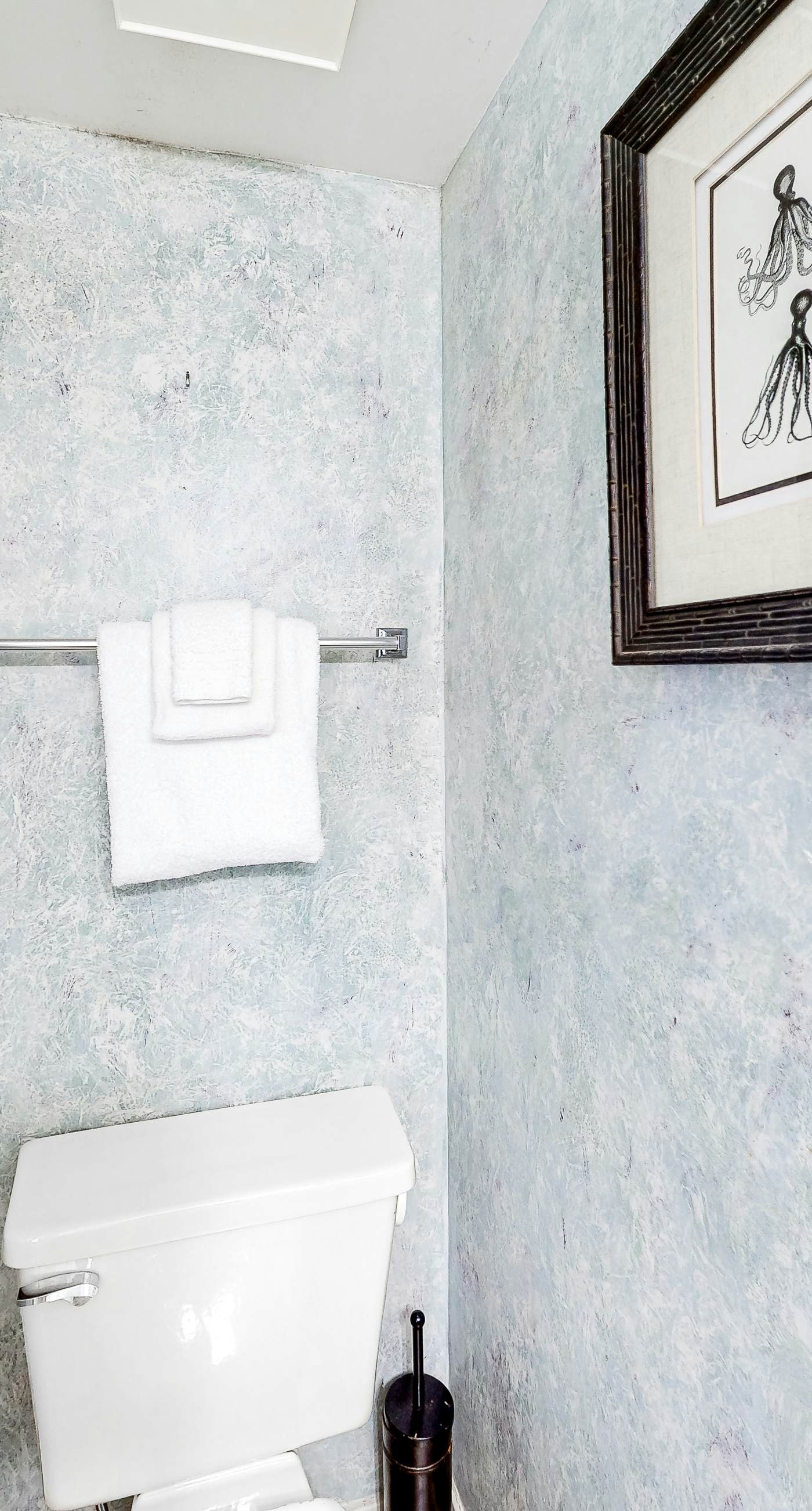 Beachfront beauty with private balcony, beach access, & shared pool,hot tub