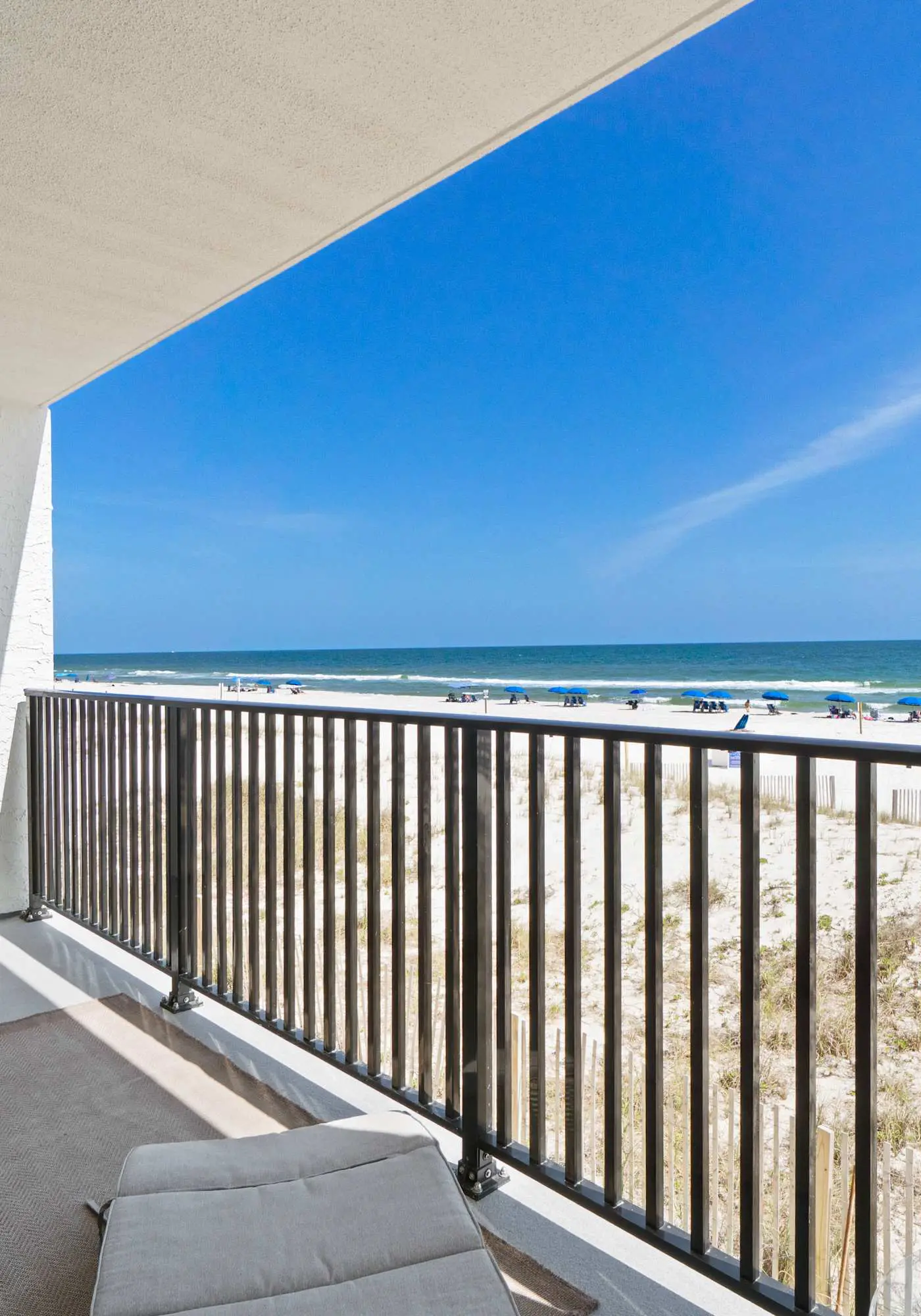 Beachfront beauty with private balcony, beach access, & shared pool,hot tub