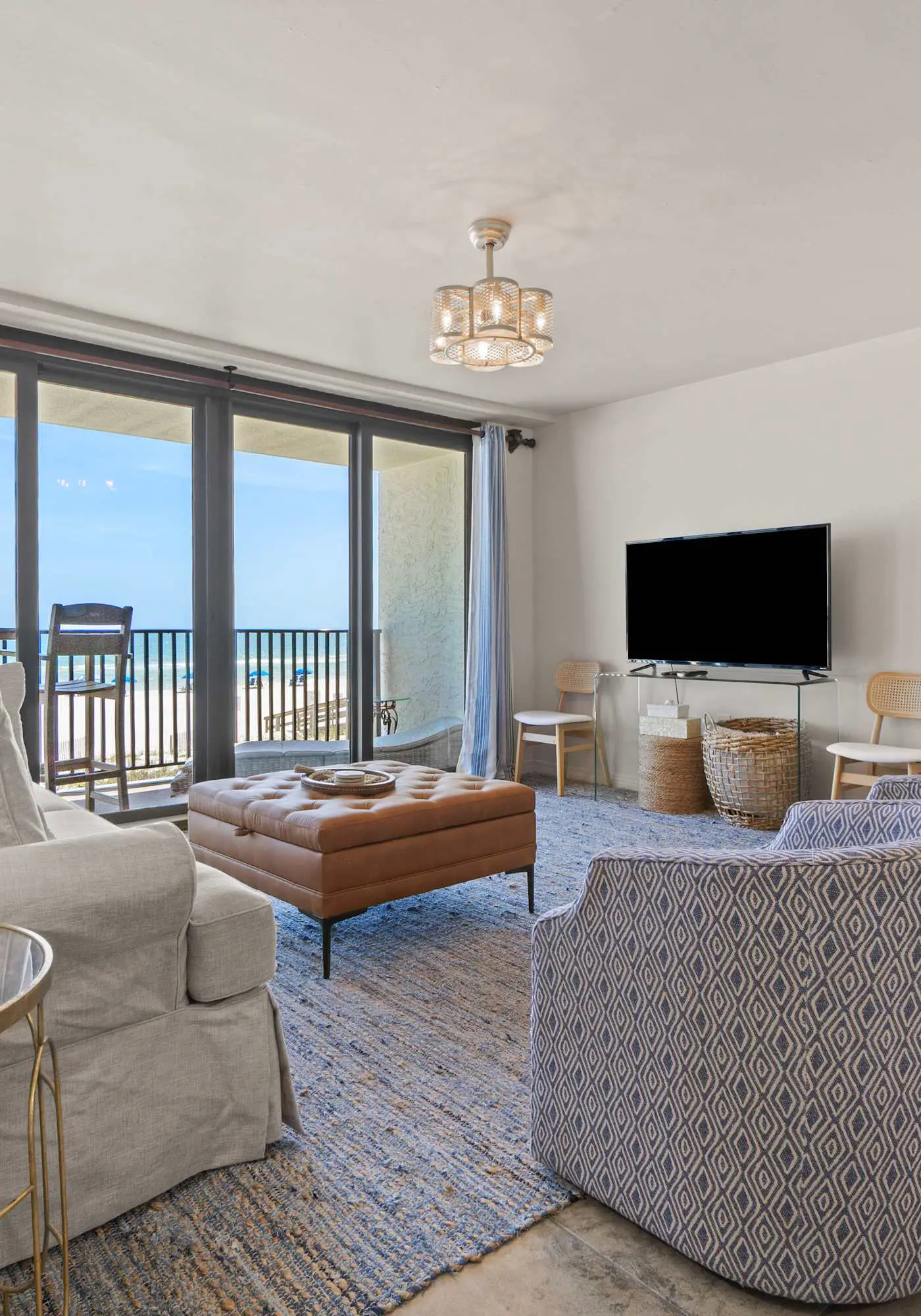 Beachfront beauty with private balcony, beach access, & shared pool,hot tub